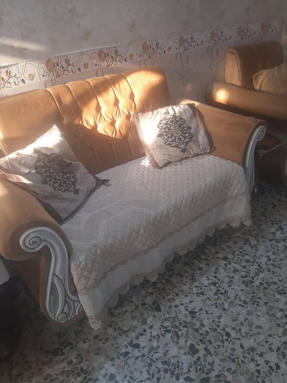 السلام عليكم تخم ربع عمر الي يحتاجه يجي ياخذه مجانا عنواني بغداد المشتل المعلمين ***********
