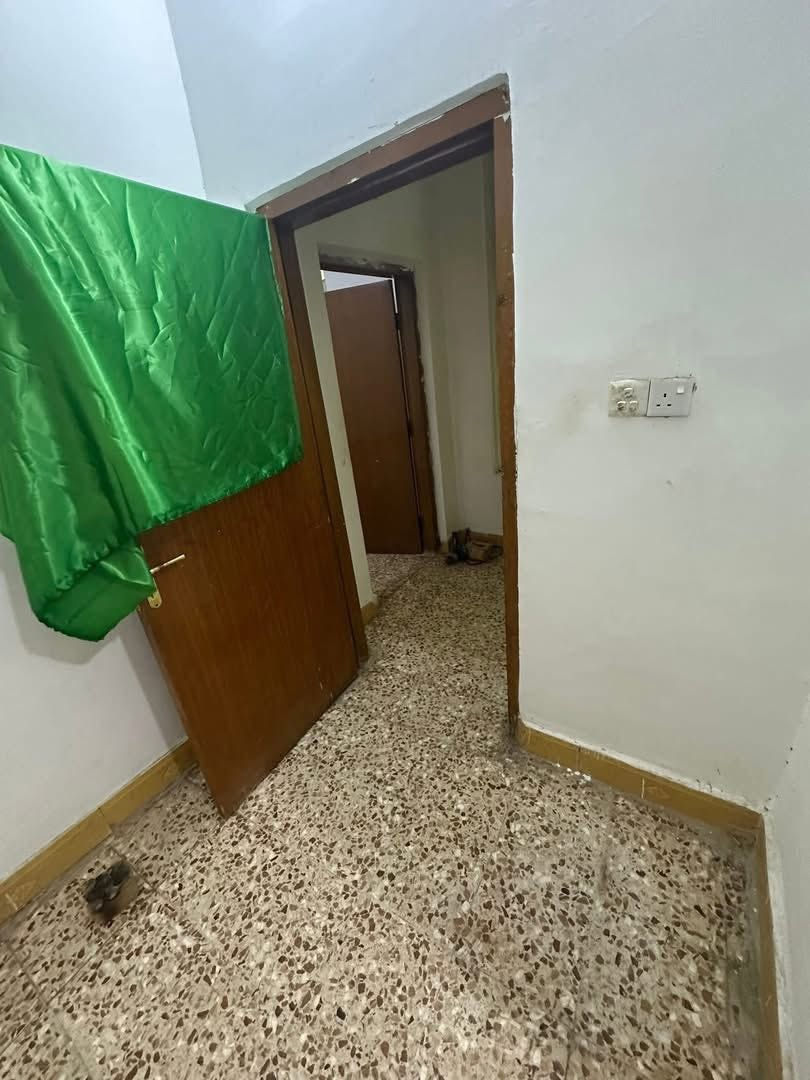 دار سكن طابو زراعي في  ( حي الزيتون )
بجانب بيت استاذ ( نبيل نور حمود )
مساحة ١٦٠ م / وجه ١٠ م - نزال ١٦ م - ( وجه على طابو)
ماء - كهرباء - ( شارع بعرض ١٠ م شارع طابو صرف )
بناء بلوك - سقف صب كونكريت مسلح 
( ٢ غرف نوم ) - ( معاملة في التطويب ) 
( كما مبين في الصور )

للاستفسار مراجعة مكتب غازي للعقار  
واسط - الزبيدية - قرب أفران المائدة  *********** 
***********
