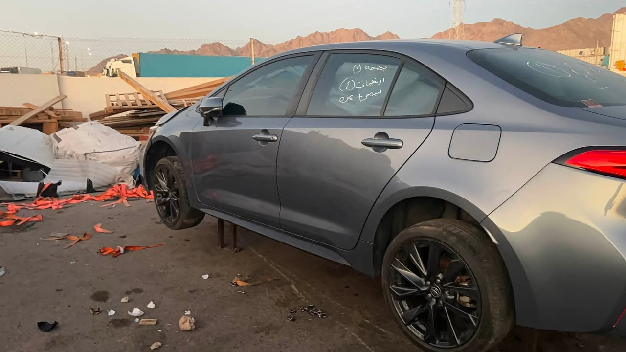 كورله 24 se داخل ابيض حادث كما موضح بلصور أرباك رجع سستم ومكينه الفين بانزين السياره شغاله وتمشي حادثه سطحي فقط سياره بعمان مطروحه 100 
واصل باب بيتك بدون رقم وبدون تصليح 125
تواصل اتصل مباشر 
***********
