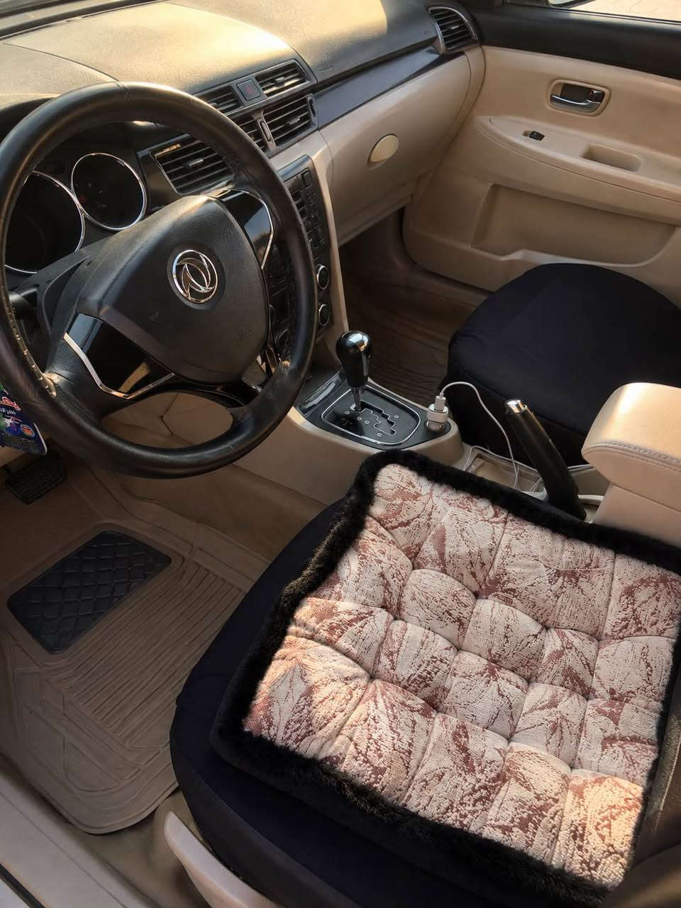 للبيع — دونج فينك S30 موديل 2015 🚘

للبيع دونج فينك S30 موديل 2015
السيارة جديدة بمعنى الكلمة وعلى إيدي، نظيفة جداً ومعتنى بيها.

✨ المواصفات:

* 📷 كاميرا خلفية
* 📡 حساسات خلفية
* ⚙️ كير أوتوماتيك
* 🪟 4 جام أوتوماتيك
* 📺 شاشة كبيرة
* 🎨 السيارة مكفولة من الصبغ

سيارة استخدام شخصي ونظافتها تبين من الصور، جاهزة للاستخدام وما تحتاج أي شي 
ترهم بيع / ومراوس 
السعر 75$ 
*********** بغداد, العراق
