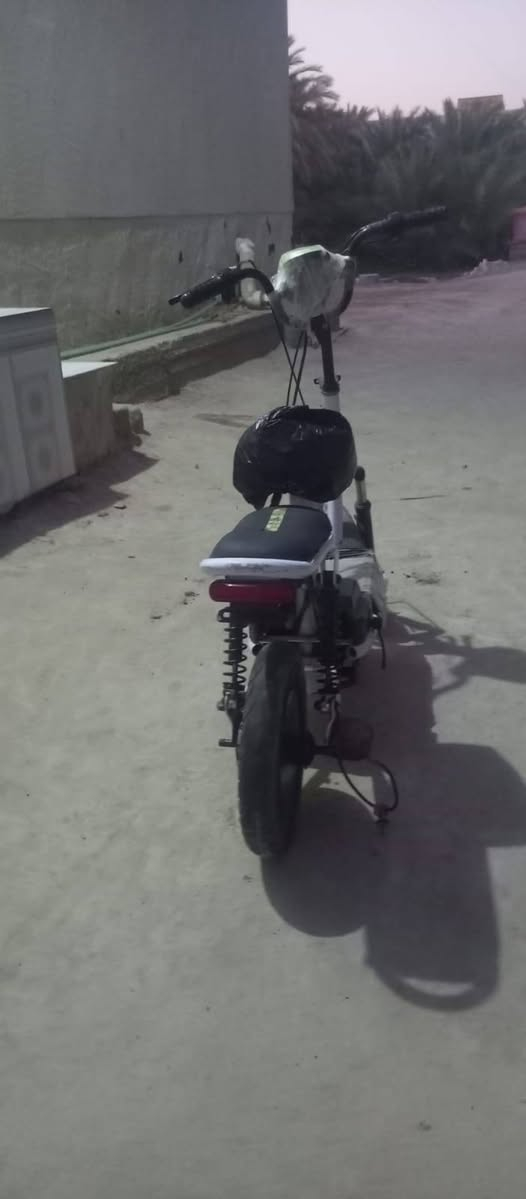 سلام عليكم دراجه شحن نوع كلاسيك بطارياتهه جدد دراجه صالهه هواي طافيه عاطلا عنوان بصره قضاء المدينه الفتحيه سعرهه 80وبيهه مجال التصال***********

