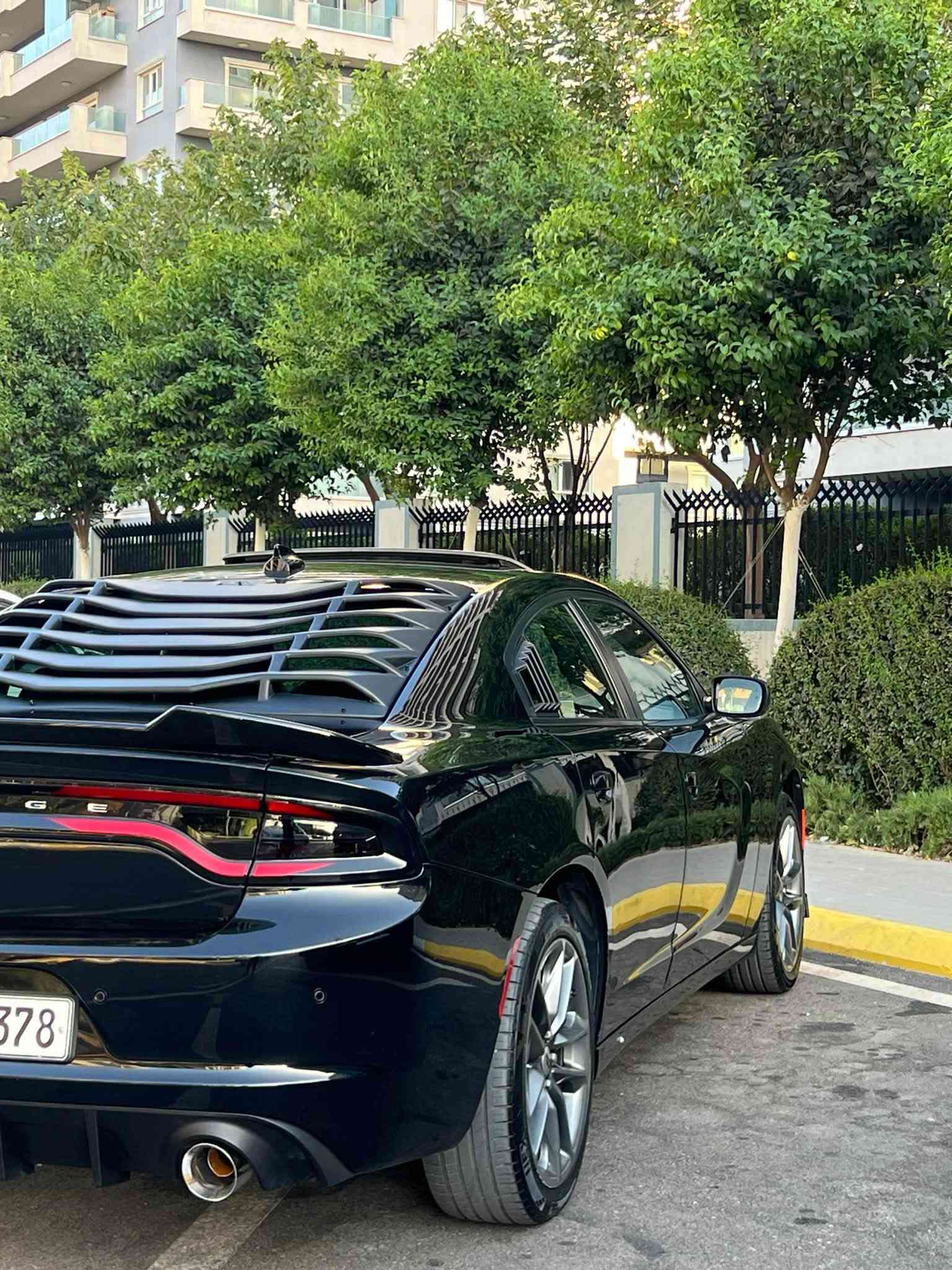 دوج جارجر GT Plus 2021
فل أوبشن ومواصفات كاملة

مواصفات السيارة:

* رادار 
* كوشن جلد كهربائي
* كوشن خزن (ذاكرة)
* كوشن سارد وتسخين
* كوشن خلفي تسخين
* تشغيل عن بُعد (Remote Start)
* شاشة كبيرة Uconnect
* سماعات Alpine أصلية
* كاميرا خلفية
* حساسات خلفية
* بدلات (Paddle Shift)
* سلاید (Slide)
* سوبر تراك باك
* جنوط سبورت
* جناح خلفي سبورت
Super track pack
* ومواصفات إضافية خاصة بفئة GT Plus

السيارة عليها جوانكر وتعديلات خارجية كاملة بشكل راقي، شكلها مميز ومرتب

السيارة ما بيها أي حادث قوي:

* بدون الايرباک
* الشاصي سليم

تم تبديل بابين فقط بقطع وكالة،
الباب الخلفي جهة السکن بيه نص صبغ

الكير والمكينة على الشرط،
***********
