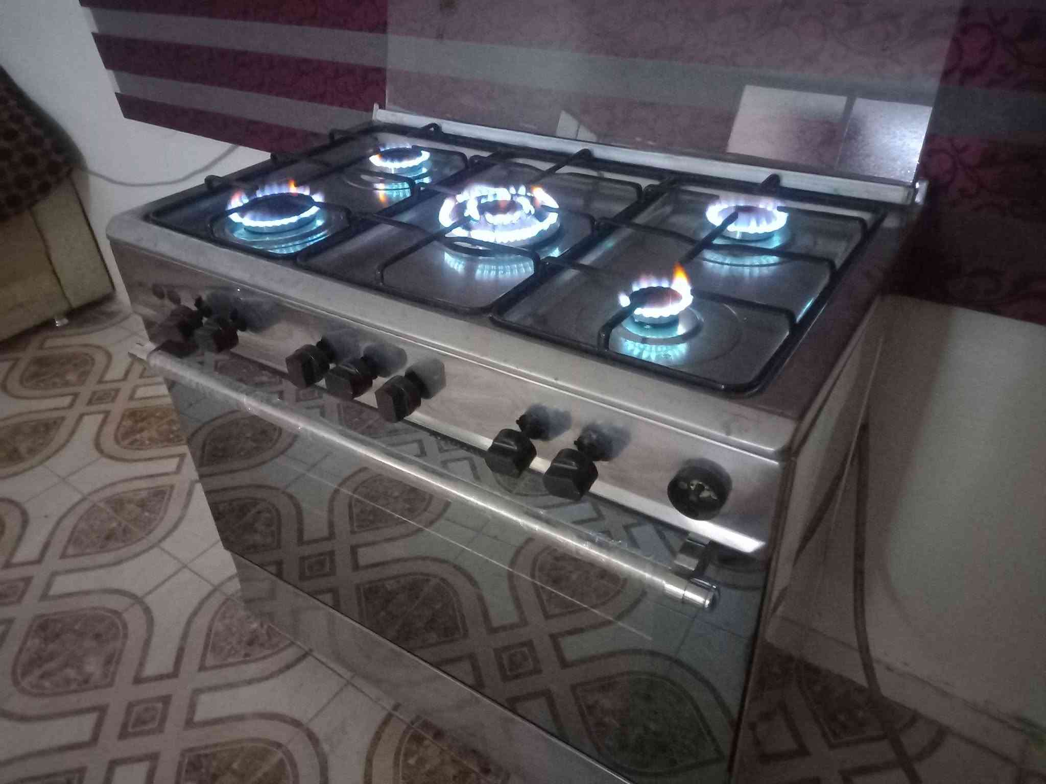 طباخ ال جي العربي للبيع شرط الشغل السعر ١٠٠ ألف العنوان موصل حي الصدام بعد السيطرة عالشارع العام طريق بعشيقه *********** *********** يوجد توصيل داخل الموصل أجره عالمشتري موصل, نينوى
