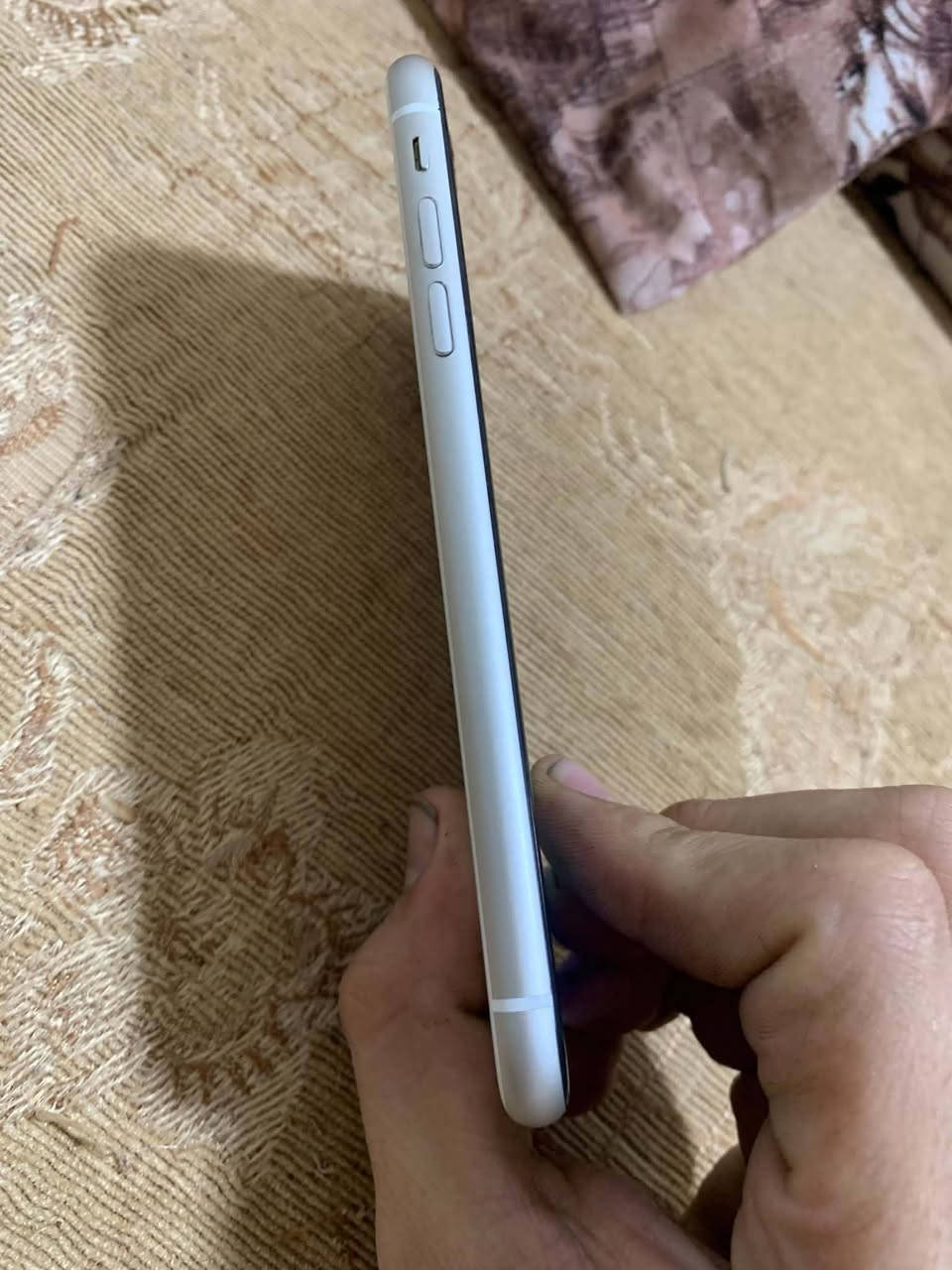 السلام عليكم ايفون 11عادي  مامفتوحه كلشي مبادل بي بطاريه 88 ذاكره 256 نضيف بس الكلاس مكسور سعر 252 بي مجال بسيط ***********بي وتساب هم
