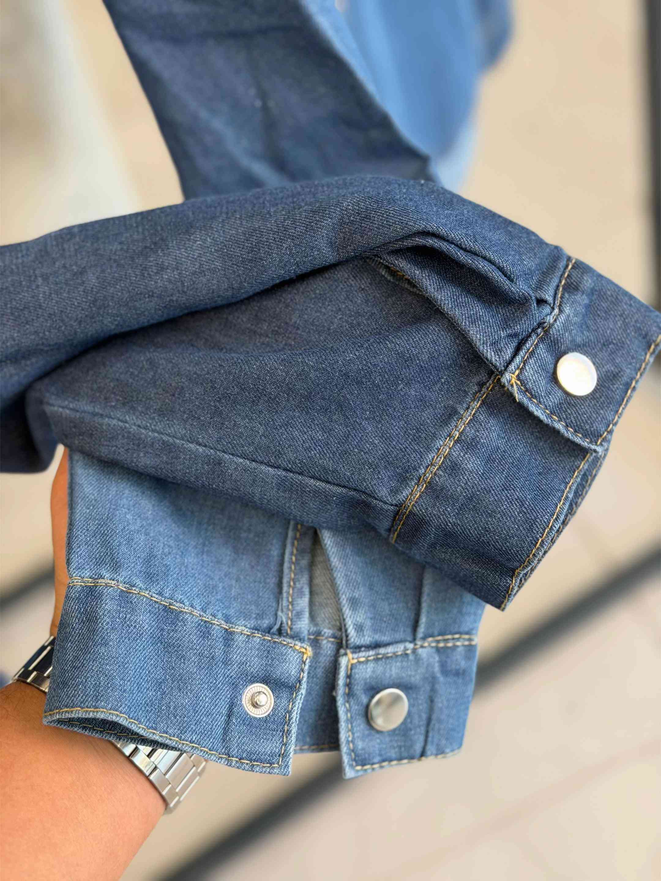 قميص جينز بسعر 16,000 فقط ❤️‍🔥 قياسات : M,L,XL  السعر : 16,000 فقط  خامة جينز ثقيلة 🧵 #مجمع_كوين_فرع_الموصل 📩 راسلونا للطلب والاستفسار  العنوان : الموصل - حي النجار - مقابل تودي مون هاتف 📞 : *********** 🚚 خدمة توصيل متوفرة لكل العراق
