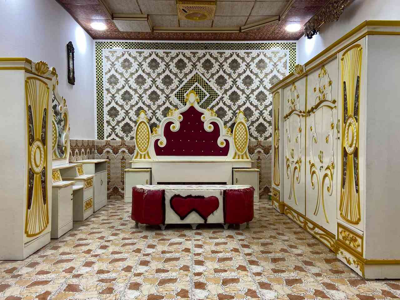 يوجد غرفة نوم صاج عراقي تصميم تركي نضافه فول سعره ٨٠٠ للاستفسار الاتصال على الرقم ***********
