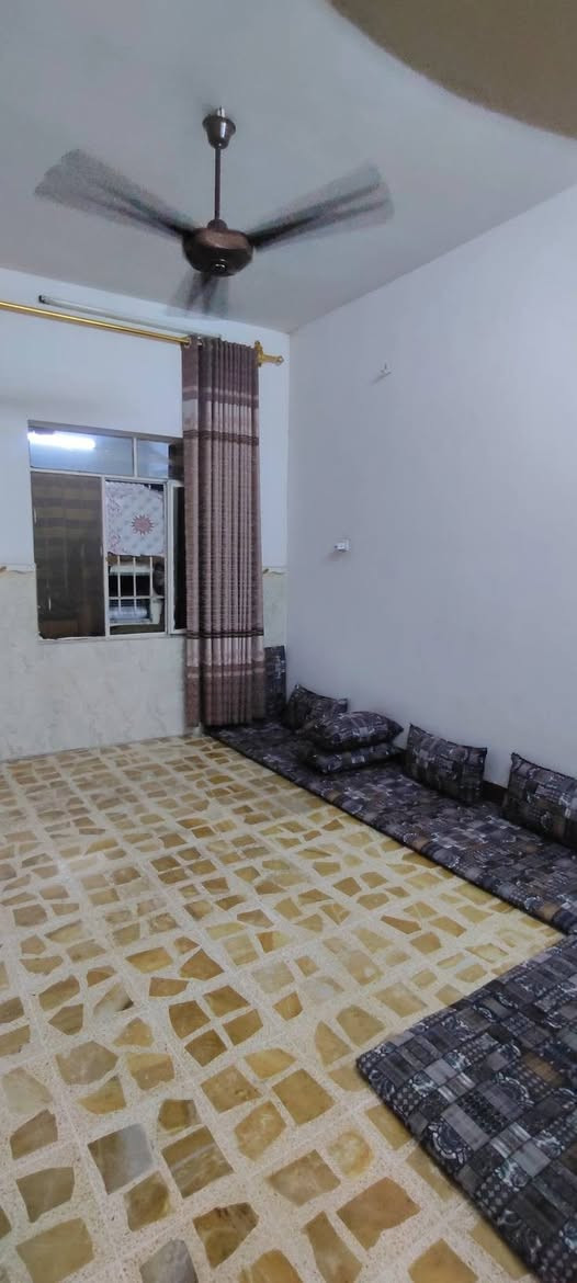 🏠 بيت للإيجار في حي الانتصار – شارع 20

📍 موقع مميز وقريب من المستوصف الصحي وجامع خلفاء الرسول
📐 مساحة البيت: 100 متر
🛣️ عرض الشارع: 20 متر

🔹 يتكون من:
• استقبال
• مطبخ
• هول
• غرفة نوم
• حمام
• صحيات خارجية
• بيتونة

📡 يتوفر فوق البيت منظومة إنترنت مع نت مجاني.

🎓 قريب من جميع الخدمات التعليمية، حيث تتوفر المدارس الابتدائية والمتوسطة والإعدادية بالقرب من المنزل.

💰 سعر الإيجار: 300 ألف دينار — قفل

📞 للاستفسار والتواصل:
***********

