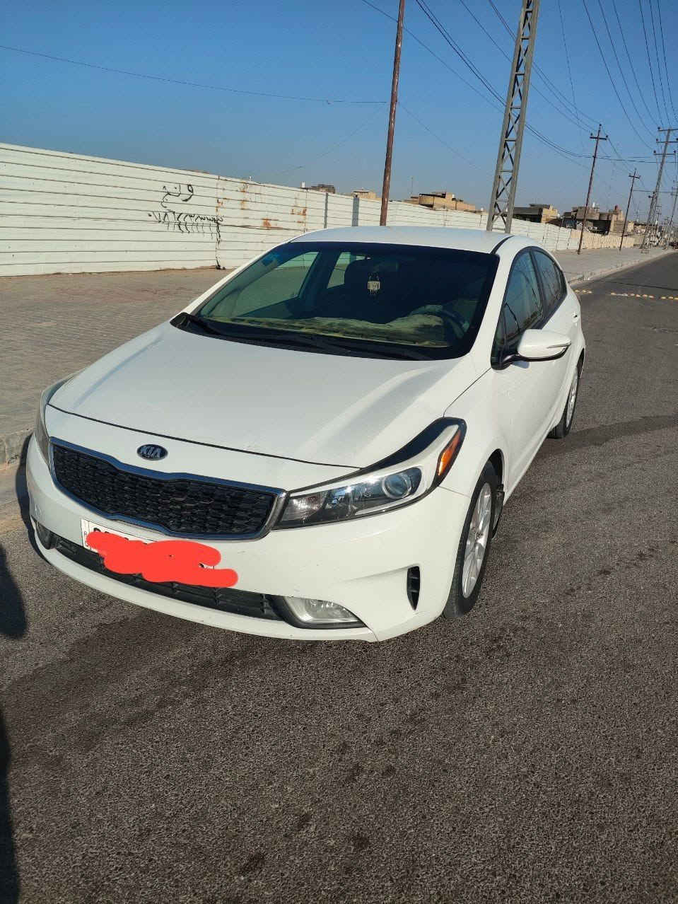 السلام عليكم 
كيا فورتي 2017 كفاله بدون ضرر والسونار موجود بالصور مكينه 2000 دوش كير at  رقم واسط باسمي  مكانه الكوت الهزه ما منتهيه نفاذ السنويه 2030  السعررر 122 وبيه مجال قليل ***********
