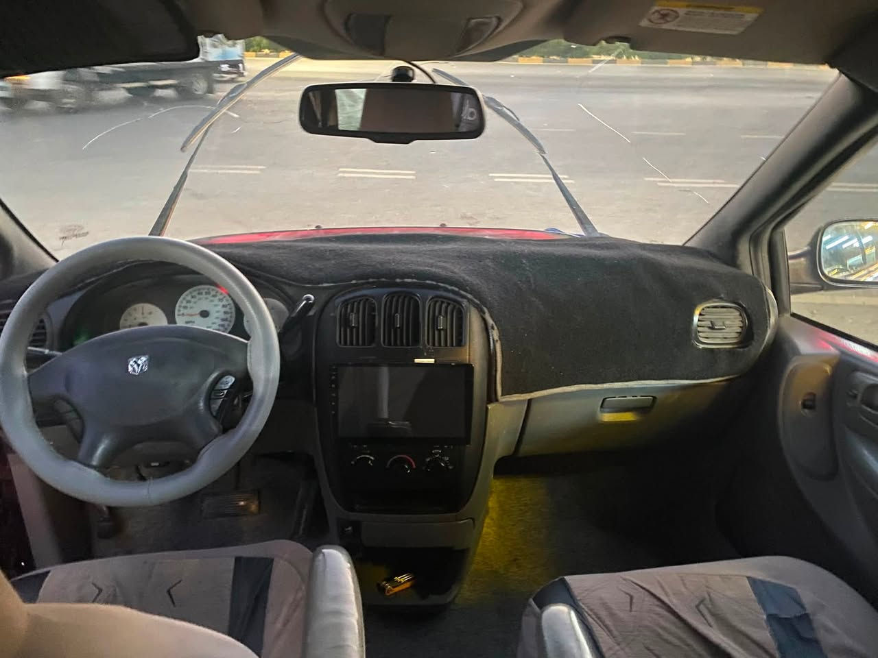 دوج كرڤان 2005 
شاصي طويل
محرك 3.3L 
منظومة غاز حكومية 80L بيها كارت
قطعة تبريد وحدة وتبريد شغال
السعر 60 
السيارة خارجها مثل ماموضح بالصور
المكان الموصل
للتواصل والاستفسار على الرقم فقط + واتساب 
***********

