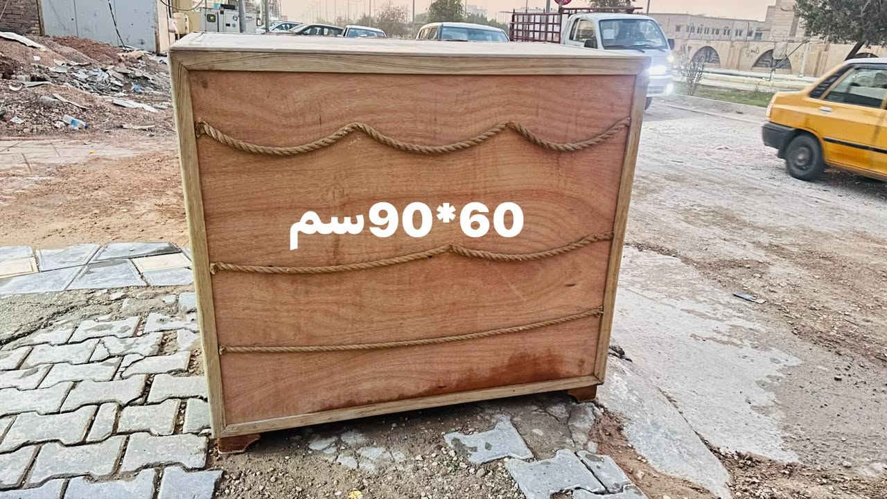 للبيع ابواب كامله مع الجرجوبه
ميز خشب تسكام 
كرسي مكتبي
***********

نص مكتوب في الصور:
- 90*205 سم
- 105*245 سم
- 90*60 سم