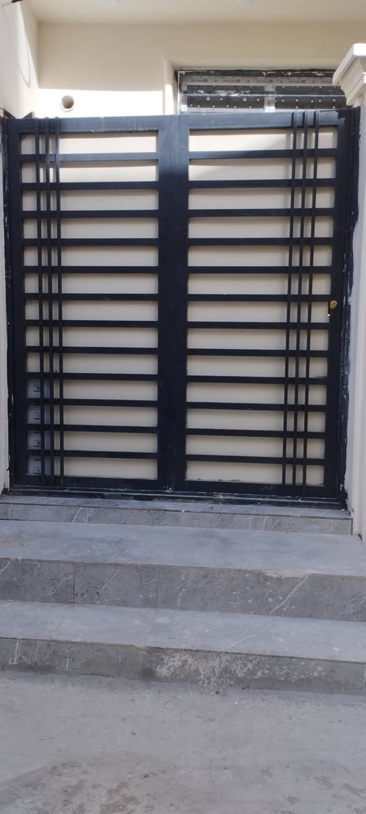 حداده عامه
ابواب🚪 شبابيك🪟 محجرات🪜 سقايف 🎞️حسب الطلب 

حداده متنقله للعمل الموقعي🏘️ للطلب ⚒️⚒️🔨
الاتصال 👇👇👇👇👇👇
***********
***********
