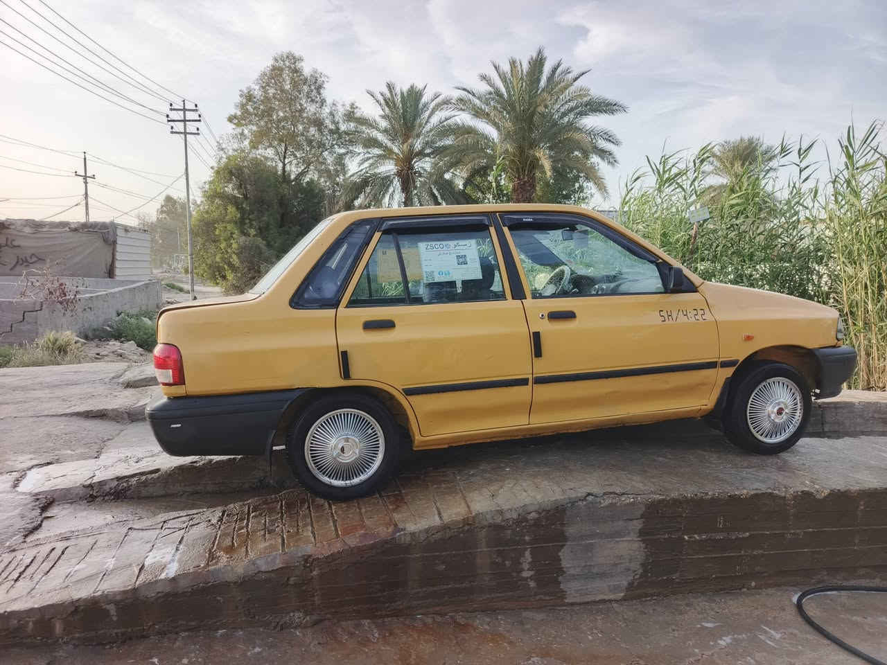 سلام عليكم سايبه للبيع موديل 12 سياره حلوه والله  مكان دوانيه سعر 24 وبيه مجال ***********

