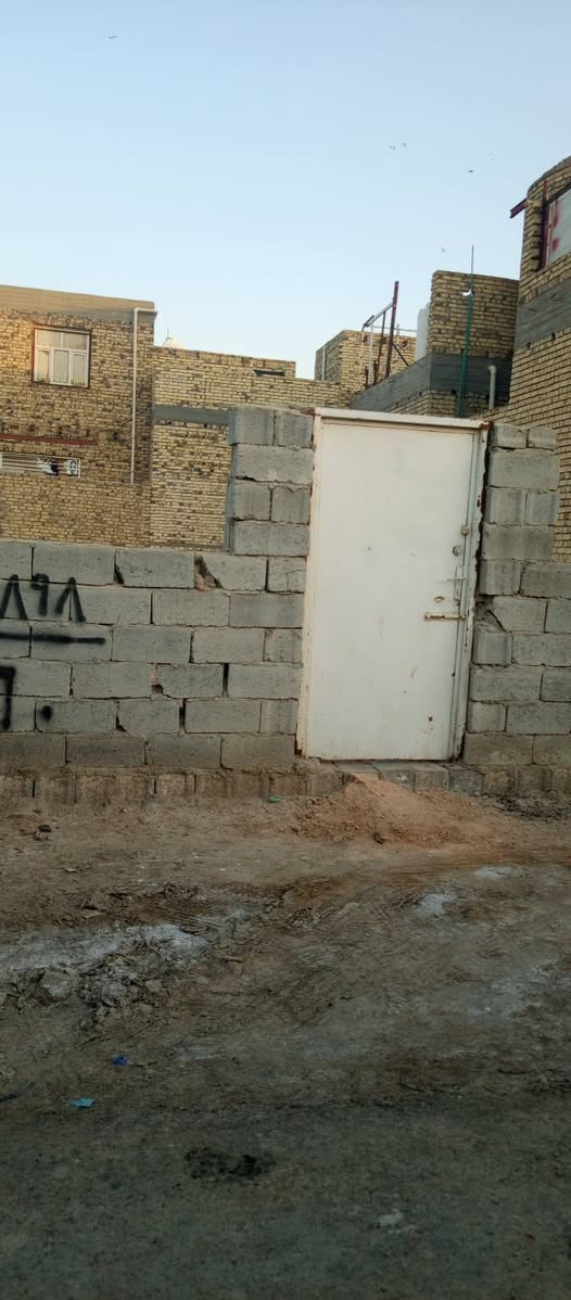 قطع أرض زراعيه للبيع في التقية الثالثة قرب الملعب الخماسي قريبه جدآ على الشارع 
خدمات 
كهرباء 
ماء 
تبليط 
كلهن باب القطعة 
المساحة 200 متر 
الطول 20 العرض 10
مرقمه وبيه معامله في البلدية
القطعه مدفونه سبيس وتراب وجاهزة للبناء
للاستفسار الاتصال على الرقم ***********
او مراسلة الصفحة
