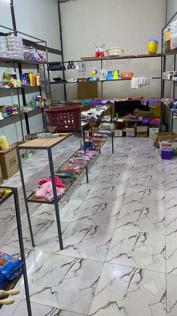 رفوف محل للبيع عدد ٨  الرمادي شارع الملعب
لتواصل 
***********
