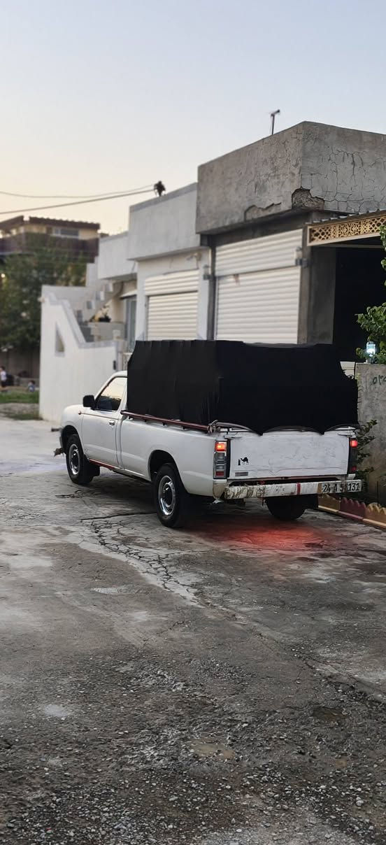 نیسان 2014بۆفروشتن
چەم چەو ناوبۆدیلۆک 40سم
هیچی پێوەنیە سەیارەکە تابڵێیت جوانو بێمەسروفە
پێشو دوای تازە داگیراوە 340هەزار ڕۆشتوە مەکینەی نەکراوەتۆ 
140گەڵاو مەجال 
سەنەوی بەسەرچوە
کامل جوانکاری ماڵی دۆستە 
***********
