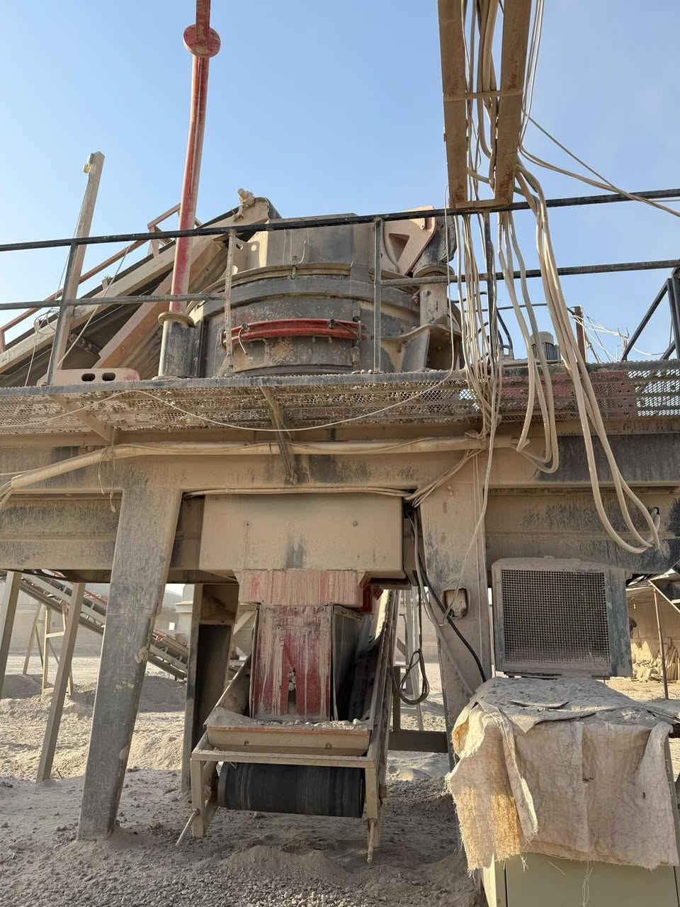 للبيع  كسارة ايراني حجم 900 دبل ماطور حجم ماطور 200كيلواط
عدد قوايش 5
هزاز طابقين 2*6متر عمل تيسير حداد 
مع بورد كهربائي 
مع اوبر قياس بحاره
مع شفل حجم 380كوماتسو 
عنوان موصل كوكجلي 
للاستفسار يرجى اتصال على ارقام التالية
***********
***********
