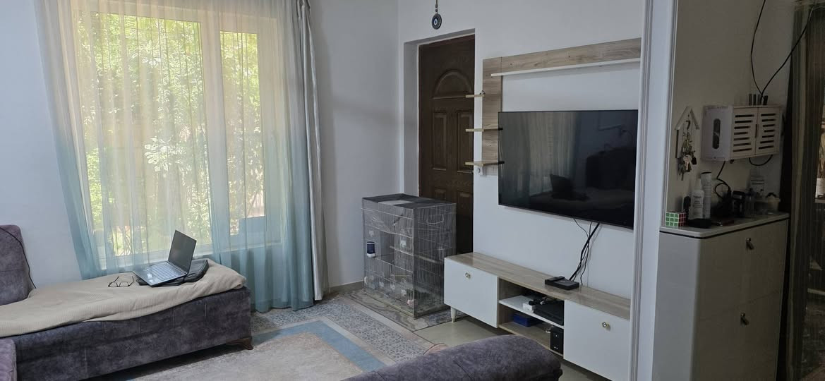 🏡 دار للبيع في مجمع الكوثر السكني
📐 المساحة: 150 م² (7.5 × 20)

🏠 البيت طابقين، ويضم غرفتين نوم، صالة، مطبخ، ومجموعة صحية، مع حديقة أمامية وحديقة خلفية.

✅ طابو صرف
✅ البيت حر غير مطلوب ويباع نقدًا.
✅ بأسمي وتحويل مباشر.

💰 السعر: ١٥٧ مليون دينار، وبيه مجال للشراي.

📍 موقع هادئ ومميز داخل مجمع الكوثر السكني.

📞 للاستفسار: ***********
