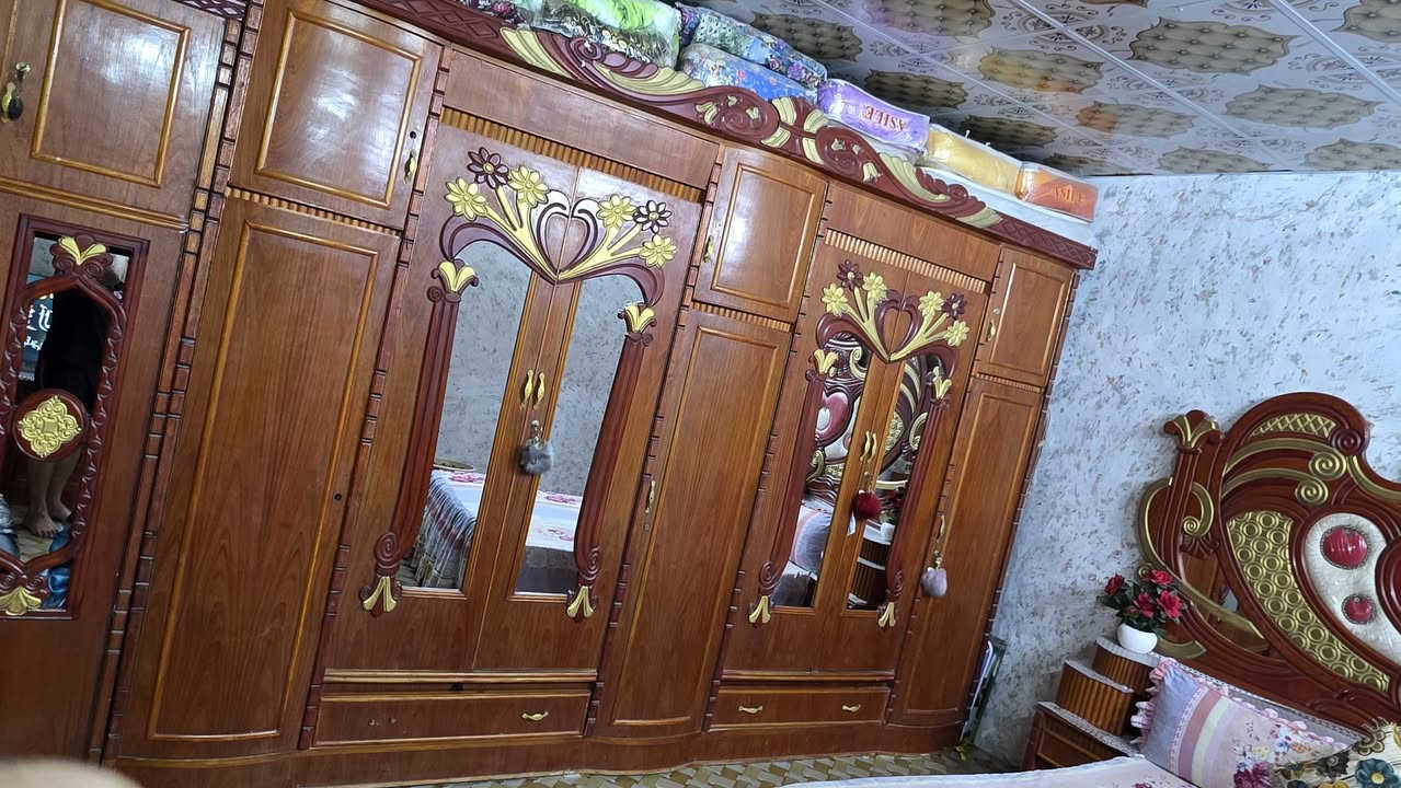 اسلام عليكم
غرفه ( نوم )اخشاب كامل ملحقات  نضيفه جدا 
السعر ١٢٠٠  وبيها مجال بسيط 
الشراي يتصل ع هذا الرقم *********** ( بي واتساب )

