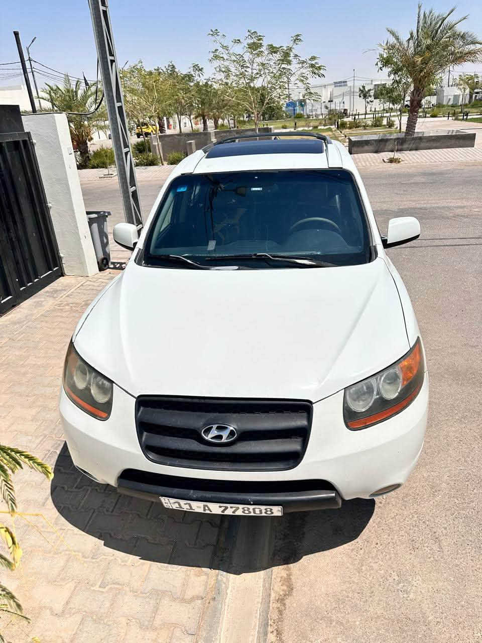 هيونداي سنتافي 2008 وارد كوري – مواصفات خاصة
🔹 محرك 2700 V6 – 6 سلندر
🔹 7 راكب
🔹 فتحة سقف
🔹 تدفئة كشنات
🔹 تحكم ستيرن صوبين
🔹 كشنات جلد أسود
🔹 تبريد 3 قطع
🔹 السيارة مجهزة بمنظومة غاز مركبة في الورشة الحكومية
🔹 موجود كارت الصيانة الخاص بالمنظومة
🔹 رقم بغداد إنكليزي جديد
🔹 الرقم باسمي ونقل أصولي

🎨 الحالة والصبغ:
نص جاملغ ونص باب صبغ فقط، والباقي حسب الفحص.

📌 السيارة مواصفات خاصة ومناسبة للعائلة، والفحص على المشتري
***********
