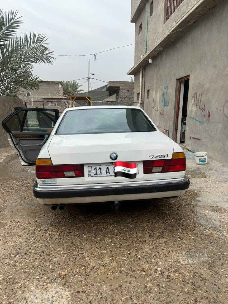 بي ام 735 • E32 • بانوراما