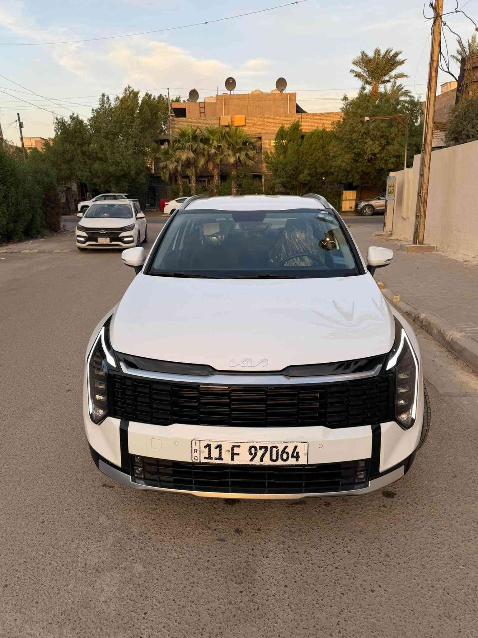 السلام عليكم للبيع سبورتج موديل ٢٧ زيرو ضمان الشركة الدوليه رقم بغداد باسمي السياره بحالة الشركة ماشيه الفين فقط كامله بدون اي نواقص السياره مكفولة كفالة عامة من كلشي 
السيارة فئة بيسك ومواصفاتها معروفة 

السعر  ٢٢٤  $ وبيها مجال بسيط 
 
مكان السياره بغداد - الدورة ***********
