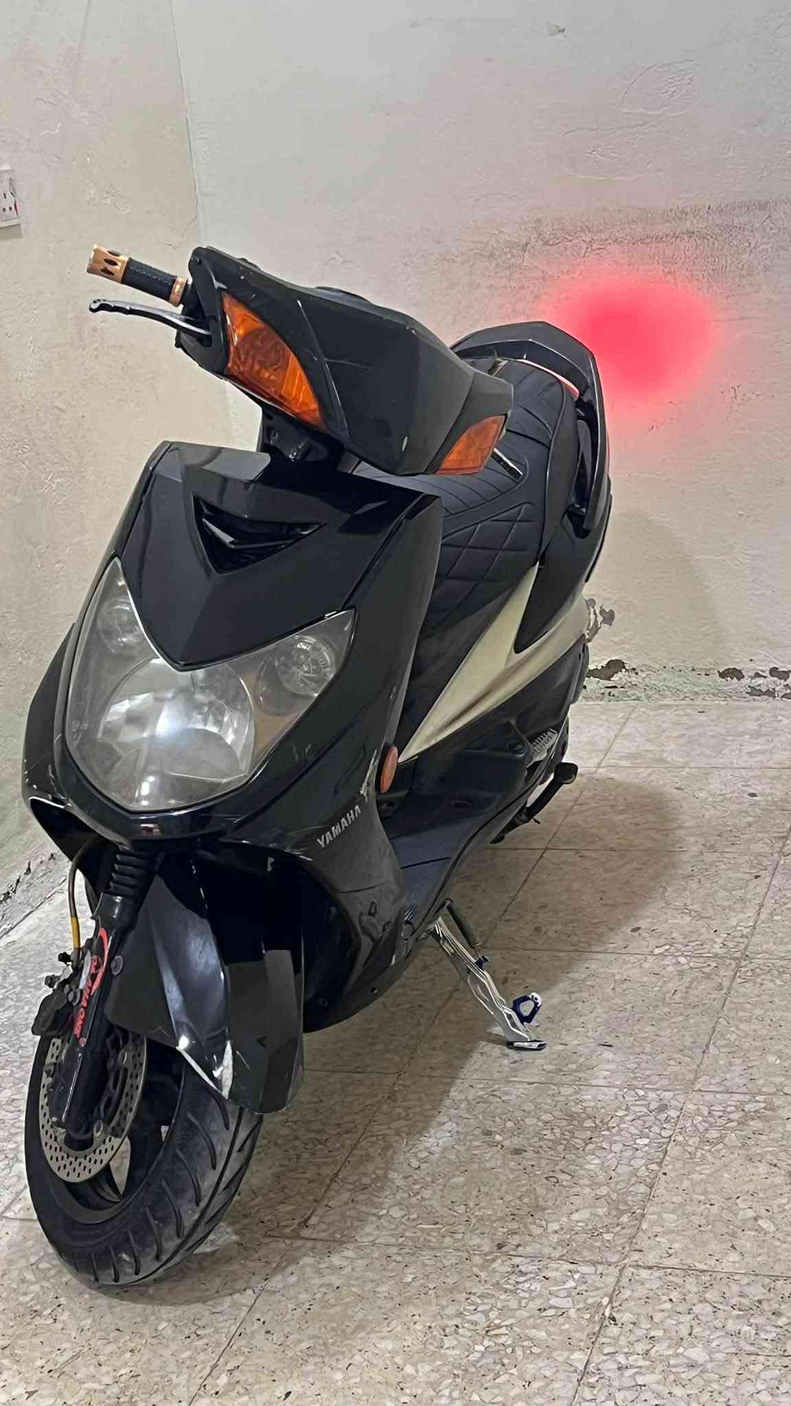 السلام عليكم السعر 750 وبيهة مجال للشراي
رقمي *********** 
اذا اكو مراوس حسب القناعه همين عادي 
سكنس فحل نوزل طلاعات دراجه خير من الله شلعه ومعدل كفراتهة اصليه ختم واحد بيهة فج فرندو ويدات ابريك وبانزين دراجه متعوب عليهة بل عنايه تايرات جدد العنوان بغداد / شارع فلسطين
