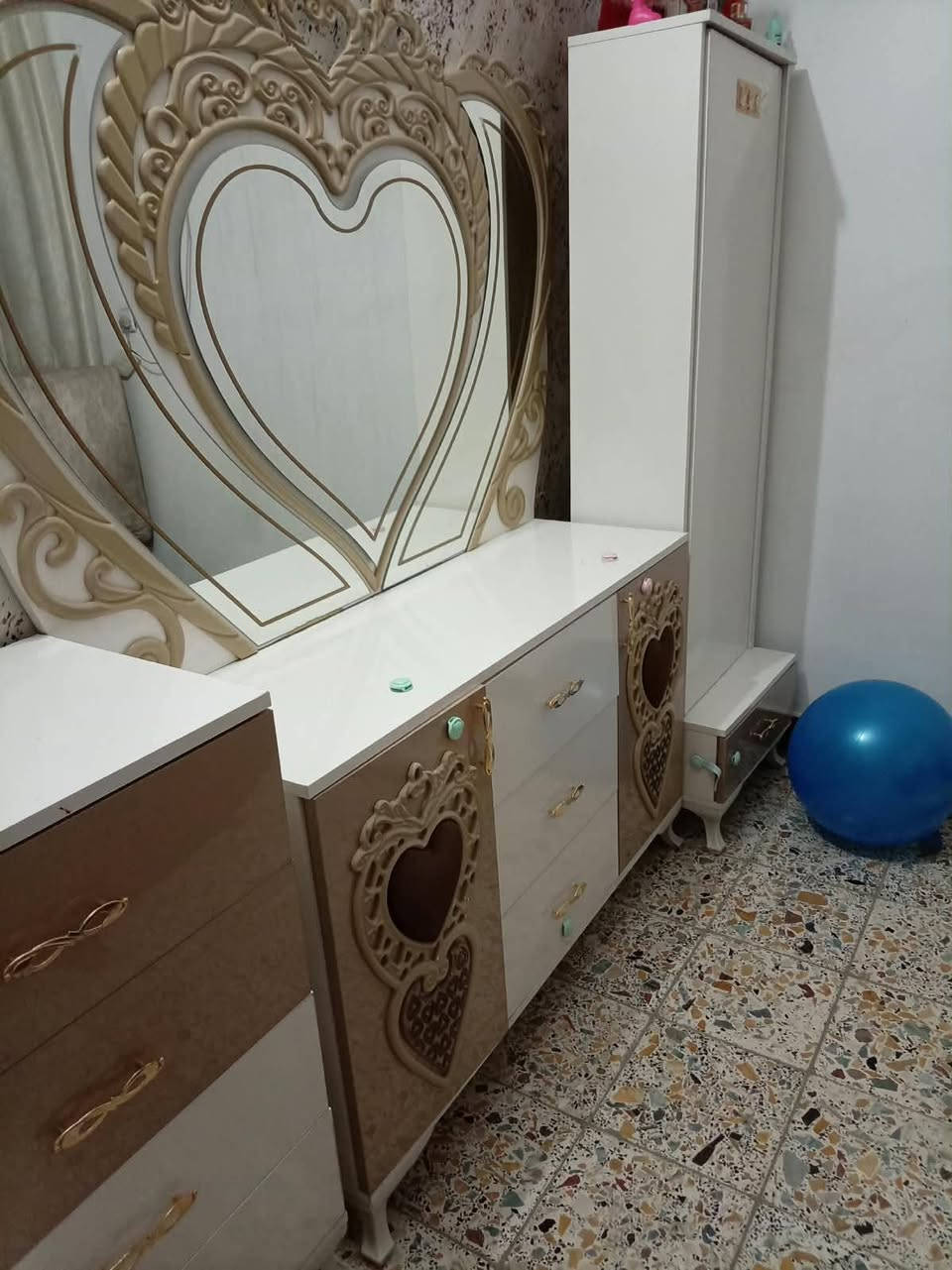 السلام عليكم غرفه للبيع السعر 500 بغداد الشعب ***********
