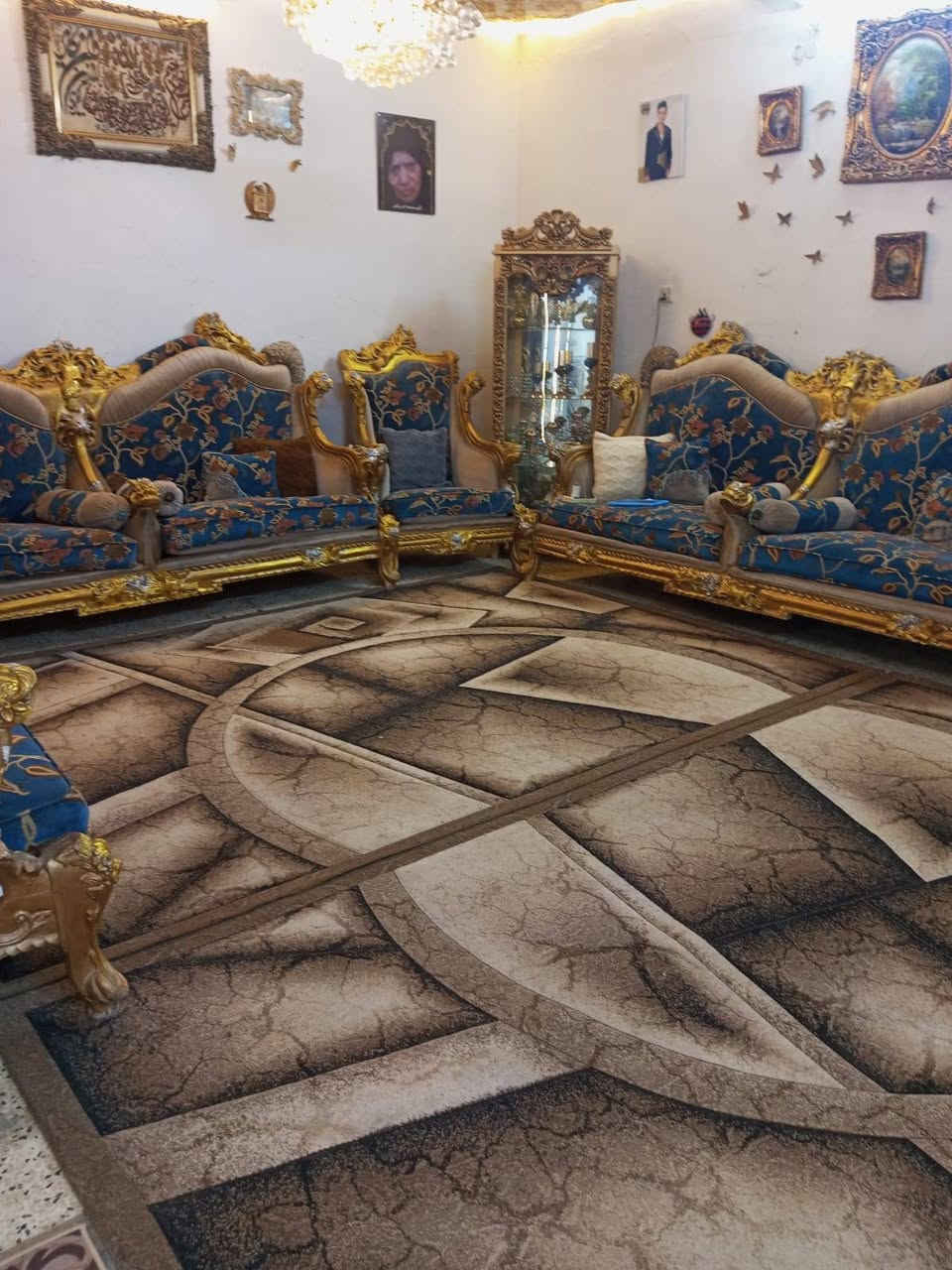 بيت للبيع مشتل شارع لمطبك مجمع فدك مساحه 200متر قاطين مساحه ولفوك سندويش لدرج خارجي معزول عن لجوه بناء خير من الله مال عائله جبيره اني مصوره فيديو واضح لمنطقة جبيره وهادئه وخدمات متوفره عده لتبليط نقص لفرع عريضه مشمول بتمليك لشراي يتصل على الرقم الموجود واني بلخدمه ***********
