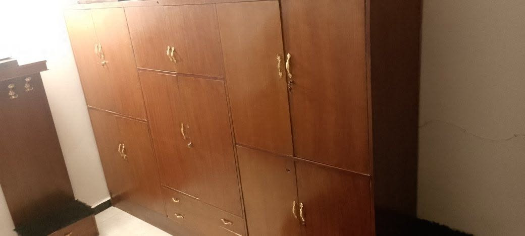 غرفه مستخدم ونضيف واضح بل صور 
تحتوي على كنتور 6 بوب + ميز تواليت + زاويه + كوديات 2 وجريايه 
مكاني بغداد الشعب قرب سوك شلال 
الرقم ***********
