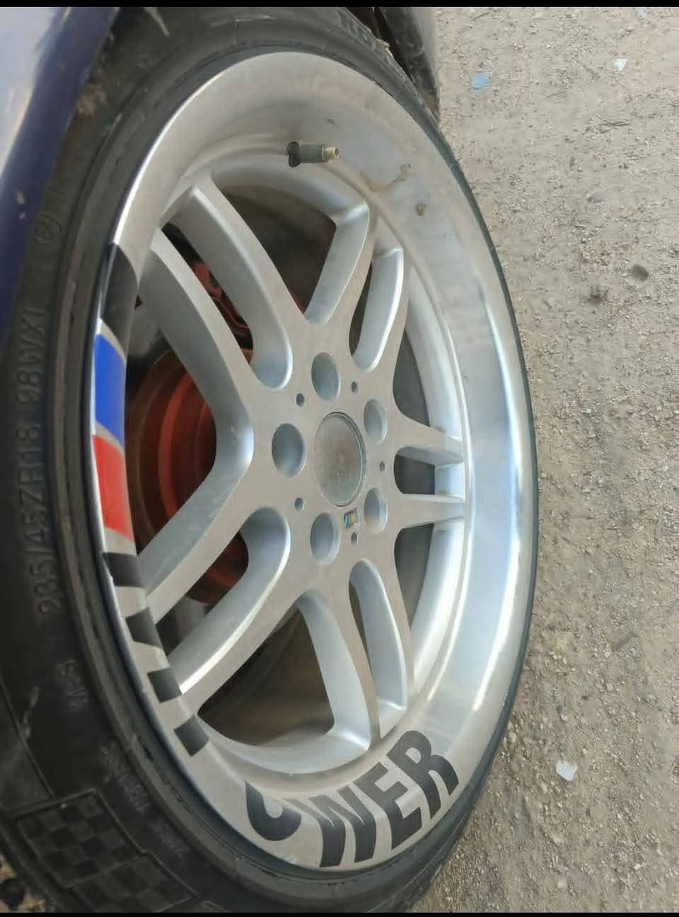 يالله السلام عليكم 
BMW520
مكينه 28مسكر كير عادي 
رقم دوالي وبسمنه
ويل ام
سياره كفاله من ضربه ومن ضبغ سياره جاهزه من كلشي
حداده خلفي ومامي 
كشنات جلد 
البيع وترهم مراوس حسب القناعه
مكاني بصره قرنه ***********/***********
