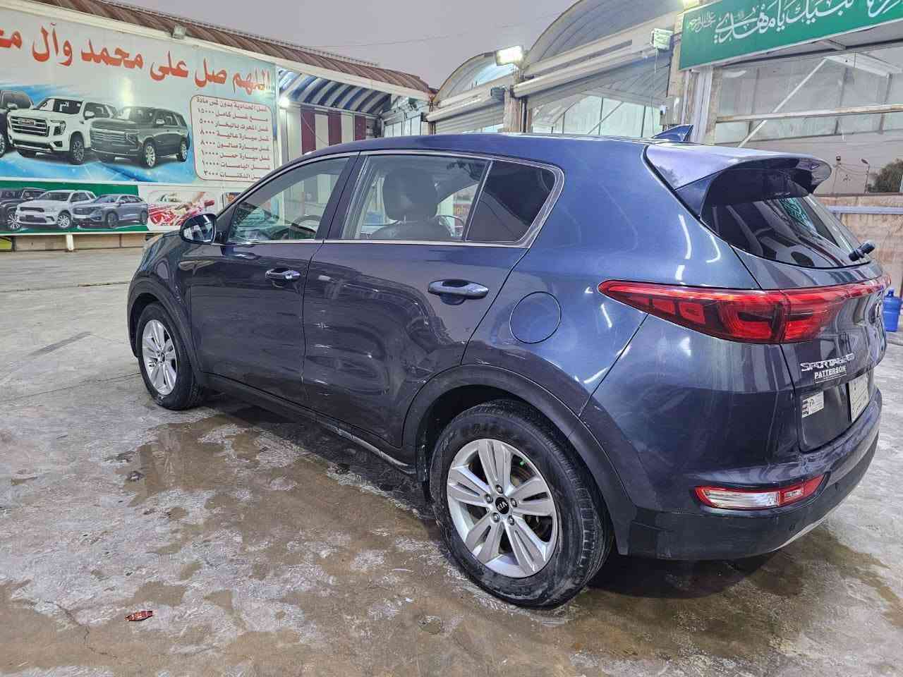 سلام عليكم مكلف بالنشر 
سبورتج 2017
حادثها بابين عكس السايق
تايرات جديده 
صدر امامي خلفي جديده 
رقم بغداد الماني
سنويه صالحه إلى 2028
السياره مامتعوبه عد دكتوره فقط للجامعه للبيع
السعر 135 وبيه مجال 
لي يحب يتصل ع ***********
