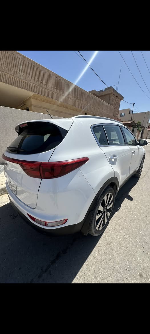 كيا سبورتج 2018 خليجية على ايدي السيارة اني مطلعها من الوكاله يعني المالك الوحيد للسيارة
مكفولة من الصبغ والتعديل كذلك كير ومحرك كفالة
ماشية 85 الف كيلو 
السعر 173 وبيها مجال للشراي
مكانها تكريت او بغداد 
للتواصل واتس اب او ماسنجر
***********
