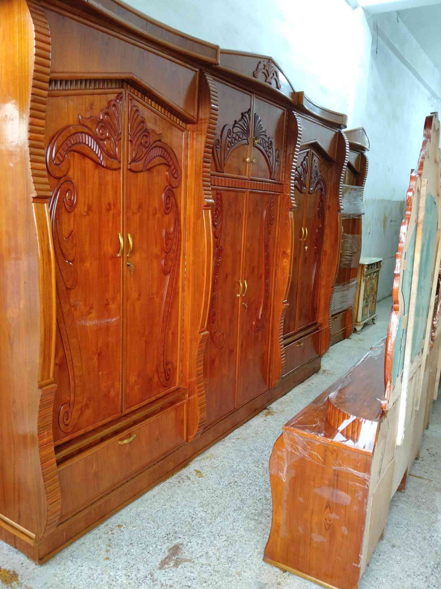 السلام عليكم غرفة للبيع 6باب طابقين صاج داخل خارج حطاطه توصاه غرفه فول ضخامه نظيفه السعر 850 الف وبيه مجال العنوان كاطون الرازي شارع ابو رباح قرب جامع أسماء الله الحسنى مزاد ابو كرار الغريباوي ***********
