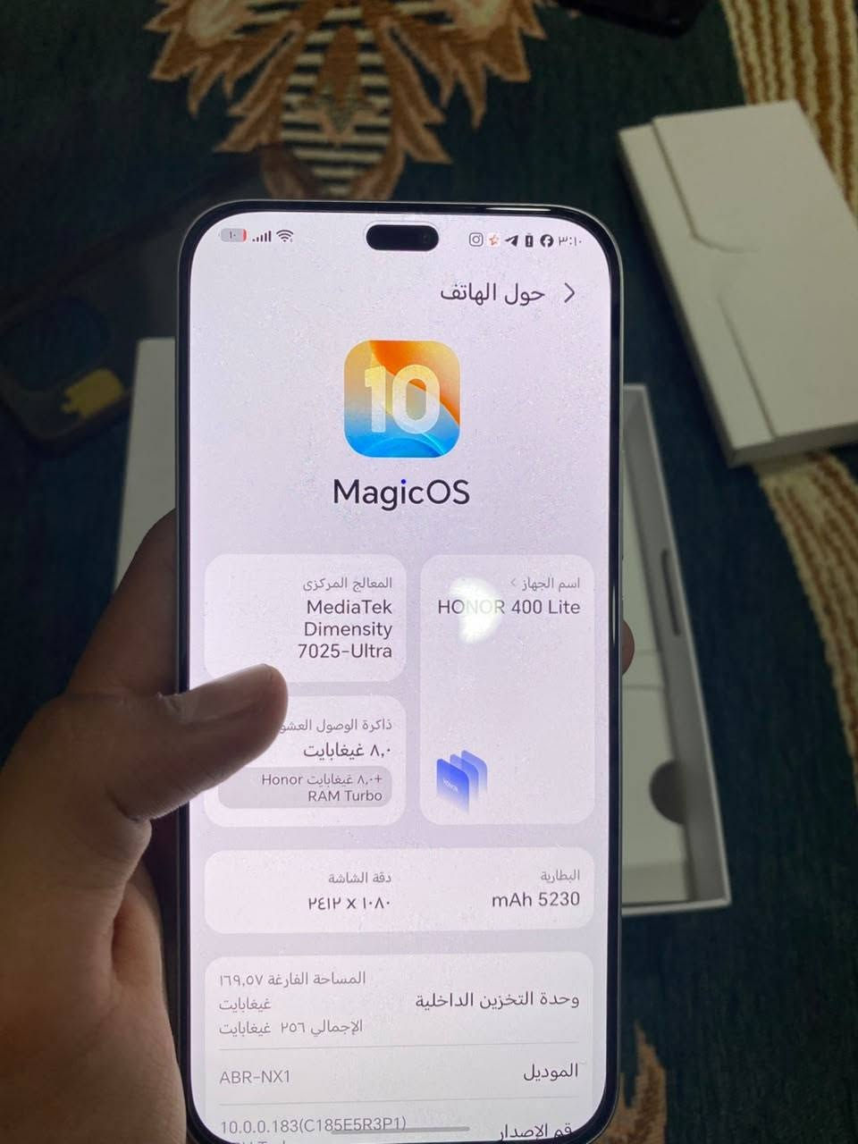 سلام عليكم  عندي هاذ الجهاز من شركه هونر 400لايت مواصفات كل حلوه وجميله الجهاز الوضع الوكاله بي بس كسره اصغير  متبين باالفلاش الجهاز شاشاته 120 هيرتز 
الجهاز 108MP كامرته مدعومه بالذكاء الاصطناعي الجهاز مداخل صيانه استخدامه شهر كامل ملحقاته كلهن ويا والجهاز بي زر الكامره كل حلوه راح ايكون سعر 
الجهاز 245 التواصل الرقم *********** بي واتساب 
مكاني حله
