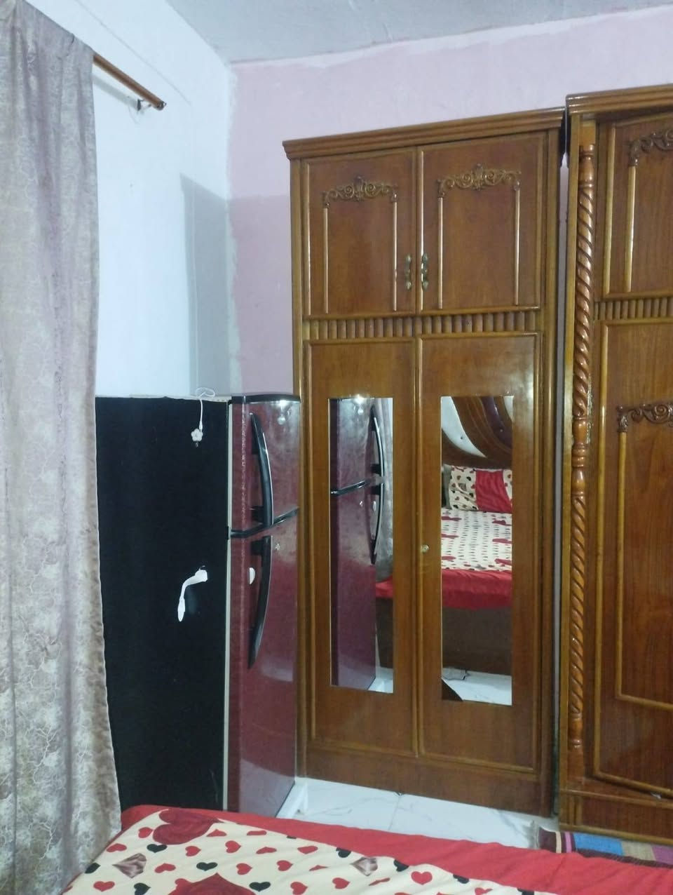 غرفه اخشاب ام سته للبيع تزكام انا مكلف بالنشر العنوان الماجديه الشراي اتصل ***********
