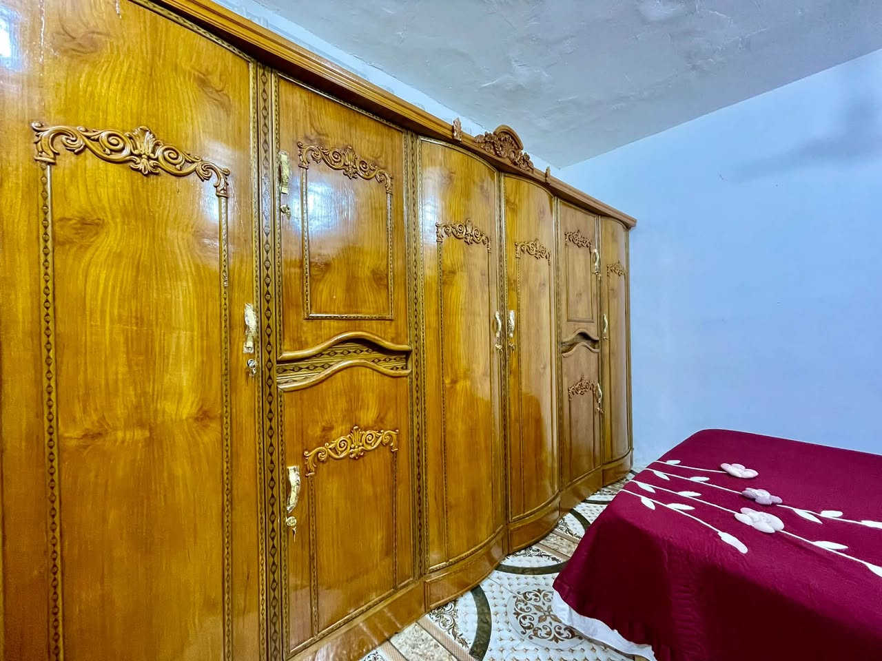غرفه عراقيه نظيفه كلش البيع   سعر 950 وبيه مجال عنوان زبير رجآ مو شراي لايتصل ***********
