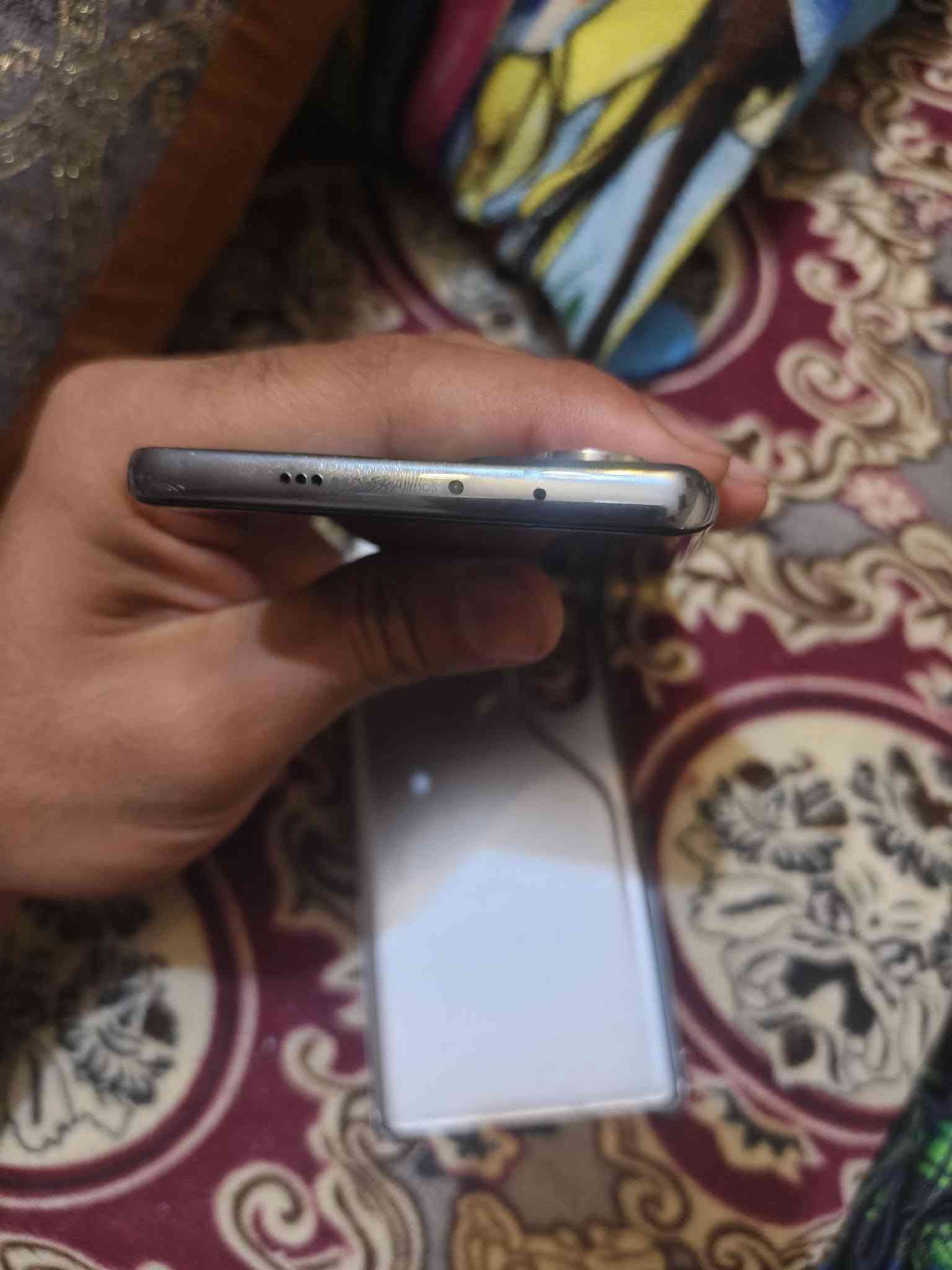 تكنو كامون 40برو. فايف جي ذاكره 256ورام 24
جهاز مواصفاته معروفه كلش قوي  مال بيت  مكاني بغداد  سعر ٣٤٠ وبي مجال بسيط  
***********   ما ويا غراض
