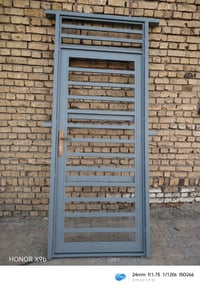 باب حديد • عرض ١م • ارتفاع ٢.٥م