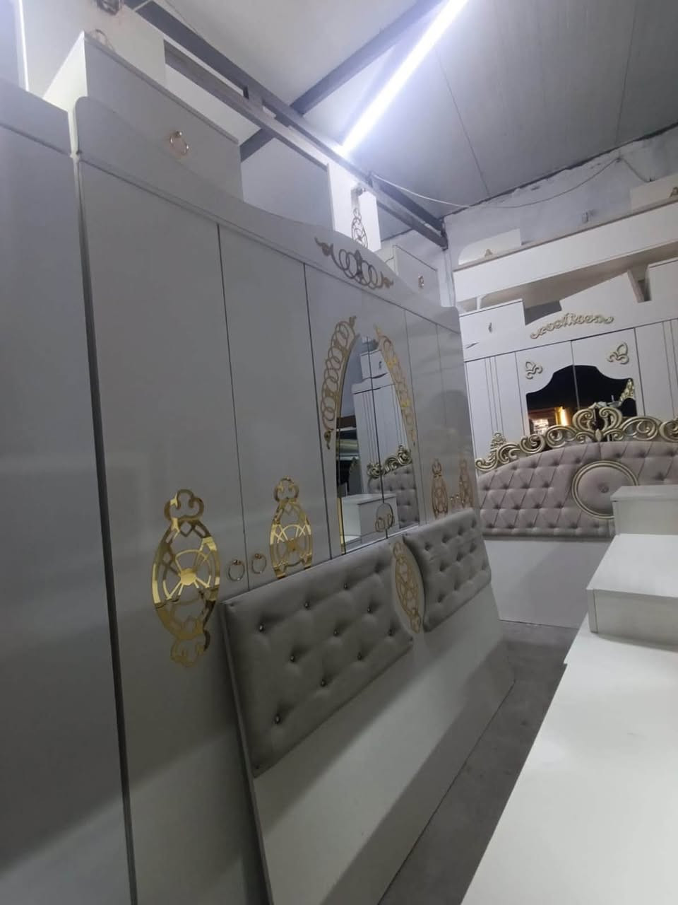 غرفه نوم تركي مستعمله خمس قطع نظافتها 100/100واتساب ***********
