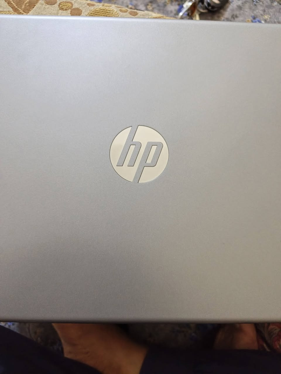 : HP
الموديل: HP 250 G10
المعالج: Intel Core i7-1355U، الجيل 13
الأنوية: 10 أنوية / 12 مسارًا
سرعة المعالج: 1.7 GHz وتصل إلى 5.0 GHz Turbo
الرام: 16 GB DDR4 بسرعة 3200 MHz
التخزين: 512 GB SSD NVMe
كرت الشاشة: Intel Iris Xe Graphics مدمج
الشاشة: 15.6 بوصة
الدقة: Full HD ‏1920×1080
الشاشة: IPS مضادة للانعكاس
البصمة: موجودة
Wi-Fi: Wi-Fi 6
Bluetooth: 5.3
USB: منفذان USB-A + منفذ USB-C
HDMI: موجود
الكاميرا: HD 720p
البطارية: 3 خلايا، 41Wh
الشاحن: 45W
الوزن: حوالي 1.52 كغم
اللون: فضي 
مستعمل كلش قليل مشحون مرتين أو ٣ مرات بسعر ٦٠٠ ألف للتواصل موبايل ***********
