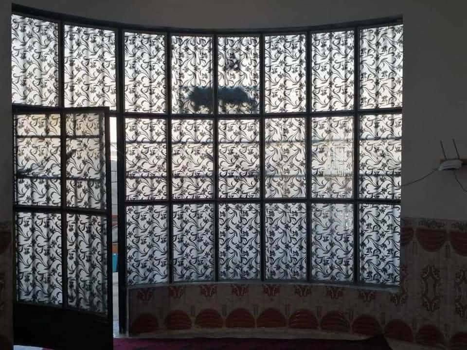 🏡 بيت للبيع
📍 الموقع: طريق السنية – عمود 705

📞 للتواصل والاستفسار :

*********** واتساب وماسنجر 

زراعي سند 25 مداور

يبعد عن الشارع العام ٧٥ متر بجهة المعمل التبليط بالباب 

مواصفات العقار:

* 📐 المساحة الكلية: 300 م²

* 📏 الواجهة: 15 متر

* 📏 العمق (النزال): 20 متر

* 🏠 مساحة البناء: 280 م²

تفاصيل البناء:

* 🛋️ استقبال واسع بمساحة 8 × 4 م

* 🛋️ صاله بمساحه:

    * 8.5×4

* 🛏️ 3 غرف نوم بمساحة اثنين بمساحه 5×4 متر 

واخرى بمساحه 4×4 متر

* 🍽️ مطبخ
+ محل بمساحه 4×3 متر 

* 🚿 حمامان داخليان

* 🚻 صحيات خارجية 

السعر 85 وبي مجال لشراي

كافة الخدمات 

تبليط وكهرباء وماء

@الجميع
