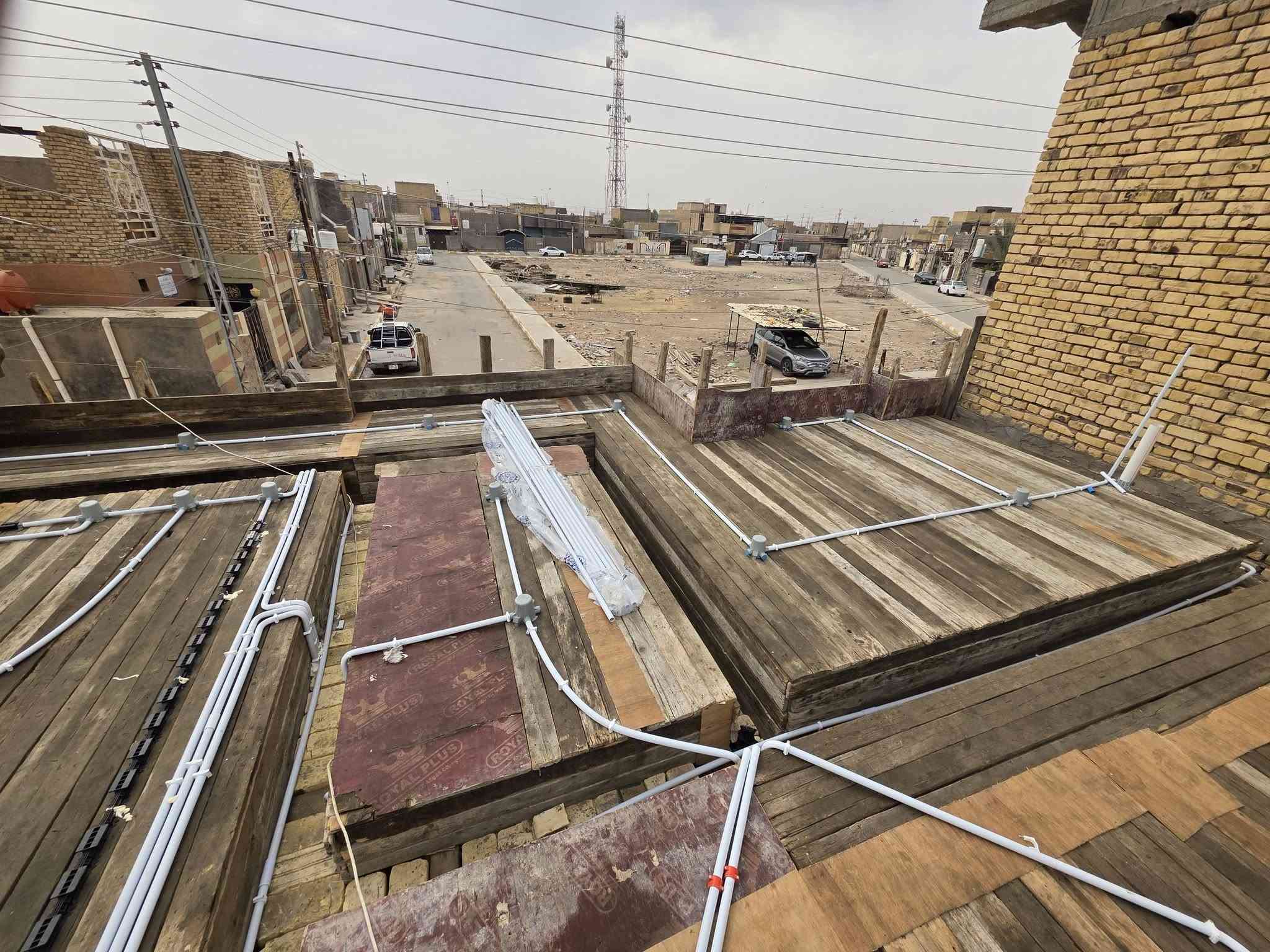 آللهم صلي على محمد وآل محمد 
السلام عليكم..
جانب من نشر انابيب تمديدات الكهرباء بحرفيه عاليه وقياسات محسوبه حسب التندر المقرر .
.
.
كادر عبدالله رسول للتاسيسات الصحيه والكهربائيه 
ذي قار الغراف 
***********
