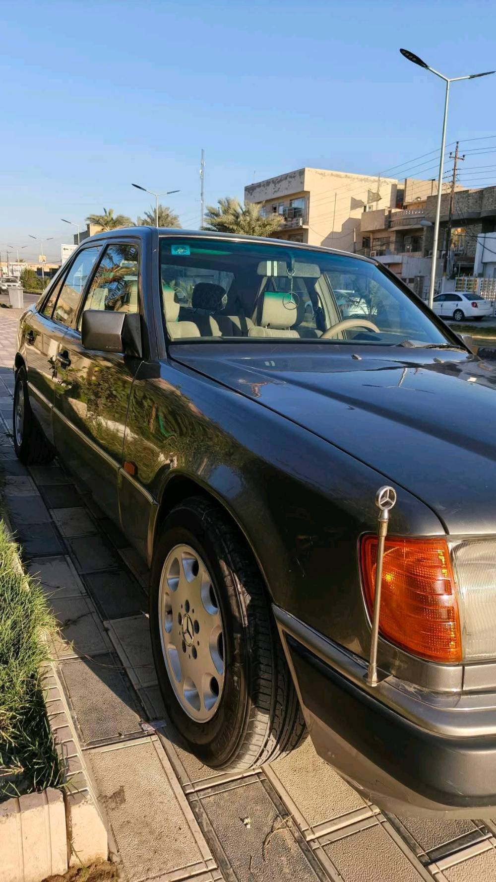 سلام عليكم مارسيدس دب للبيع موديل٨٧محرك ابلادي وكير مكفولات صبغ للجمالية فتحة سقف شغالة تخم ويل تفاحة حدادة جديدة تخم تاير جديد دشبول لد المرغوب كهربائيات شغالة ماعدى التبريد رقم بغداد انكليزي عنواني بغداد الغزالية شرط التحويل السعر 65 وبيها مجال للشراي الاستفسارات على الرقم ***********