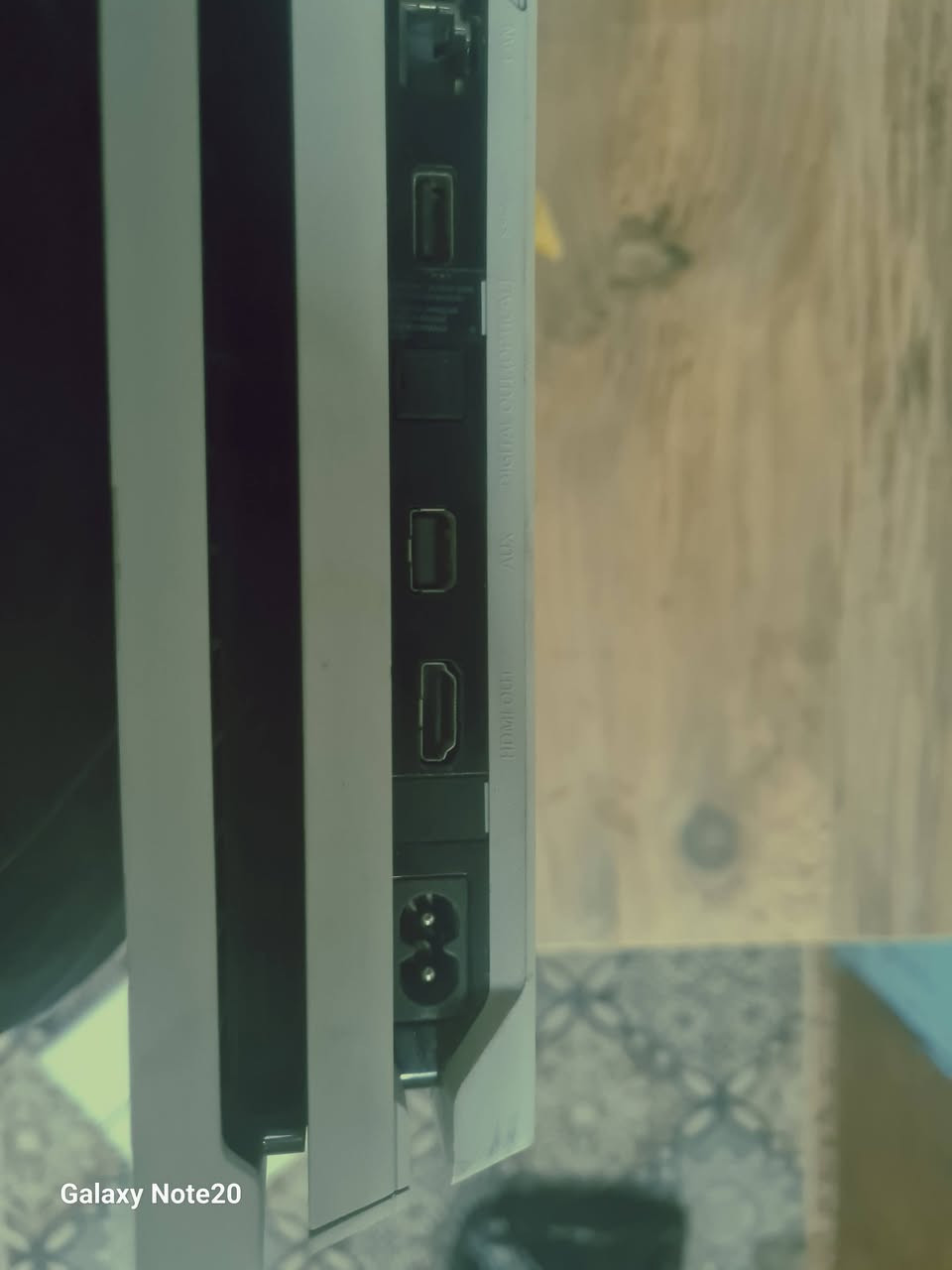 بلي ٤ بور مهكر  ابيض للبيع +هادر واحد تيره 
ملحقات كامل يدتين كيبلات كل فول✅️

نص تيره العاب بي ٣ العاب ١ مافيه محسنه 

 رداد ردمشن ٢ gta5

نضام ١٣.٥٢ [ مهكر ] سعره 325 ويا توصيل الي مكان بل عراق 

رقمي ***********

نص مكتوب في الصور:
- Galaxy Note20