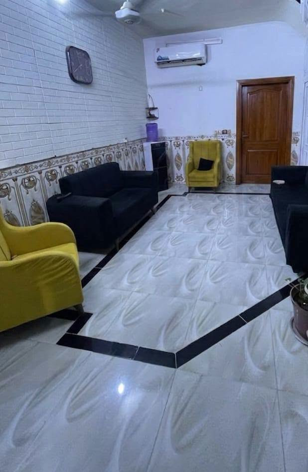 سلام عليكم
مشتمل للبيع طابقين
الموقع صلاح الدين قضاء بلد حي الأمير خلف منزل عميد صلاح
تفاصيل المشتمل
جنس عقار سند زراعي ٢٥
المساحه ١٠٠ متر
يحتوي على طابق الأول على
مطبخ حار وبارد
صاله
غرفه نوم
صحيات داخليه وخارجيه
طابق ثاني يحتوي على
صاله
غرفه نوم
صحيات
خدمات متكامله كهرباء ماء اساله تبليط مجاري 
للاستفسار الاتصال على الأرقام التاليه
***********
***********
او مراجعة مكتب التمار للعقار الواقع شارع المحطه محلات الحاج عدنان
