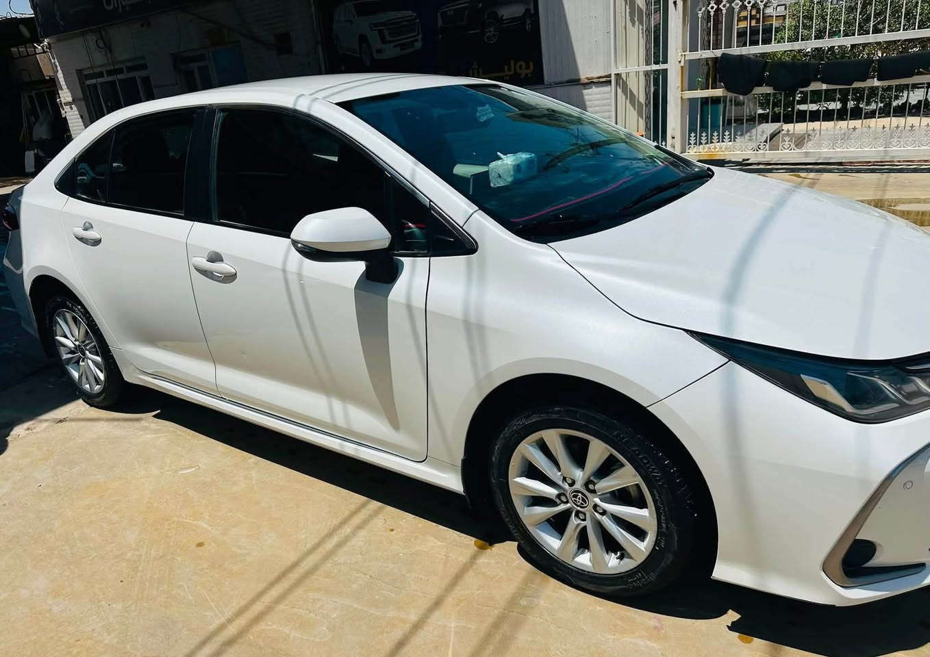 🚗 للبيع: تويوتا كورولا ساز خليجي  2023 🇯🇵

✅ رقم أربيل باسمي، جاهزة للنقل.
✅ مكفولة كفالة عامة.
✅ خالية من الصبغ ولبارد:
```
● ثلاث ملاحظات خفيفة في البنيد.
● ملاحظتان خفيفتان في باب السائق والباب الخلفي بسبب طخة دراجة .
● الملاحظات سطحية جدًا، لا تؤثر على جمالية السيارة ولا تحتاج صبغ.

سيارة نظيفة، برغي ما مفتوح بيها حدادية على وضع الشركة تخم تايرات 
```

📍 ماشية : 99 ألف كم.
💰 السعر: 16,500 $دولار
📍 الموقع: بغداد.

للاستفسار والتواصل:
📞 ***********
