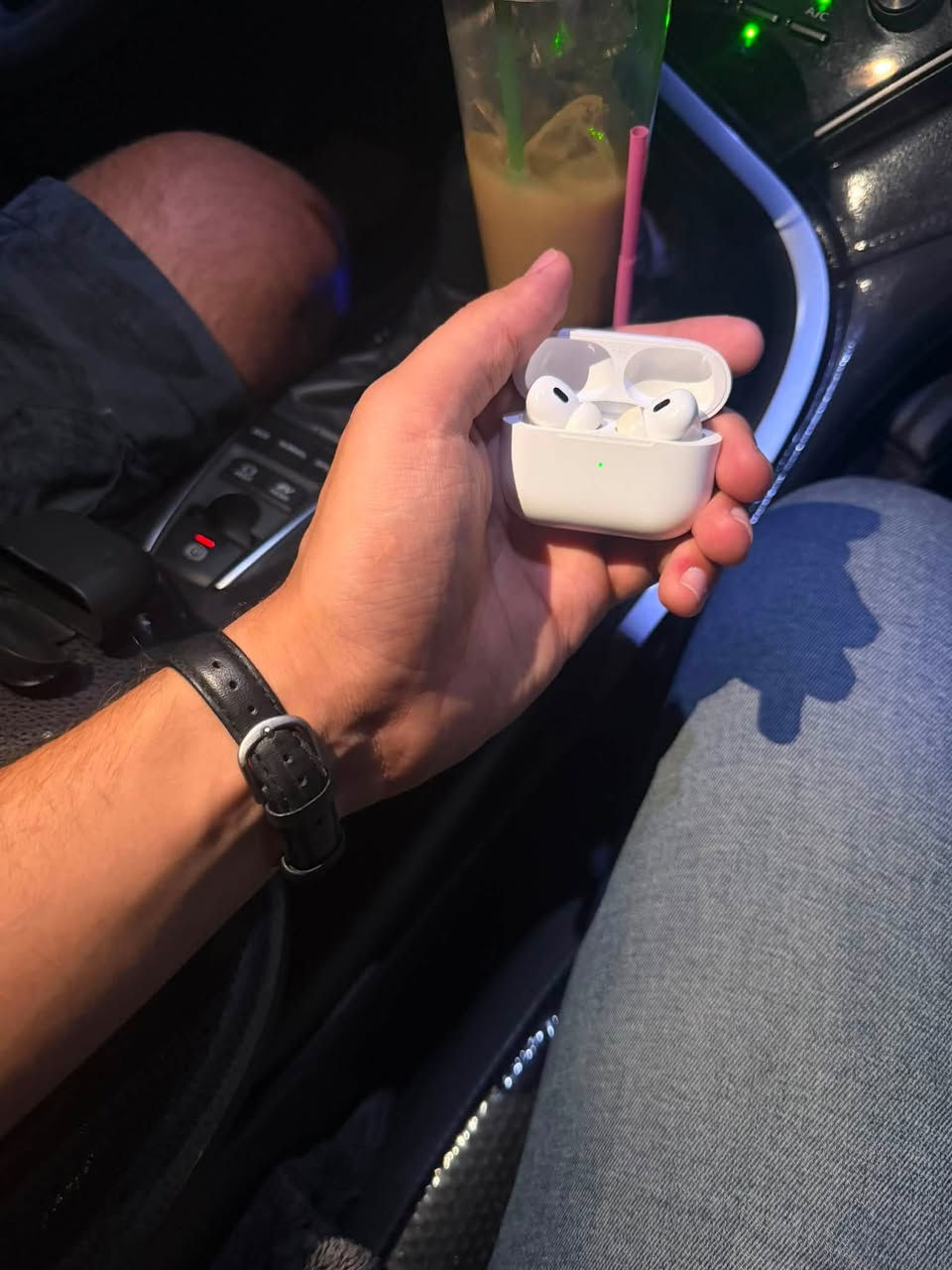 � للبيع(2 AirPods Pro )

سماعه(2 AirPods Pro )بحالة جيدة جدًا، شغالة بدون مشاكل، مع علبة الشحن الأصلية مكاني بغداد بنوك ***********
السعر بكيفكم 👌
