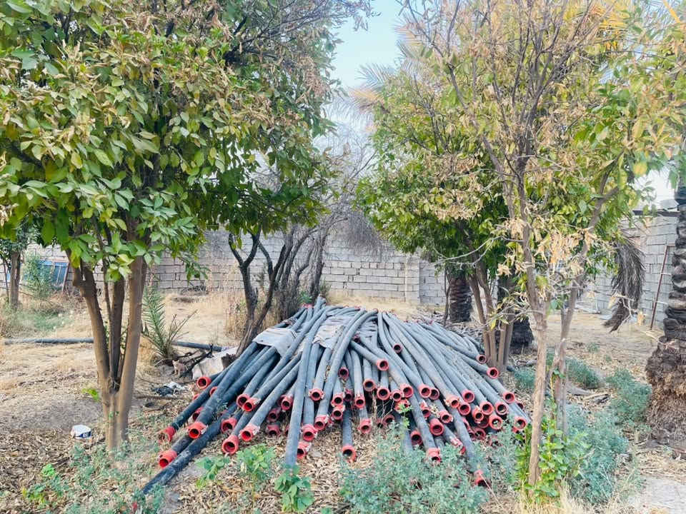 سۆندەی مڕەشە 2 نیو 6 متر تورکی دەرەجە یەک
120 عددە 
لەگەڵ فەڕاڕەکانی بە کاملی تەقسیم و قفڵ کامل بۆ فرۆشتن
تەنها زستانان دوو سئ ساڵئ دانراوە بۆ گەنم و هەڵگیراوەتەوە لە سئبەرایە 
هەمووی بەشەرت وەک لۆک وایە بئ شکاوی و بئ قۆپاویە
ناونیشان کەلار
***********
