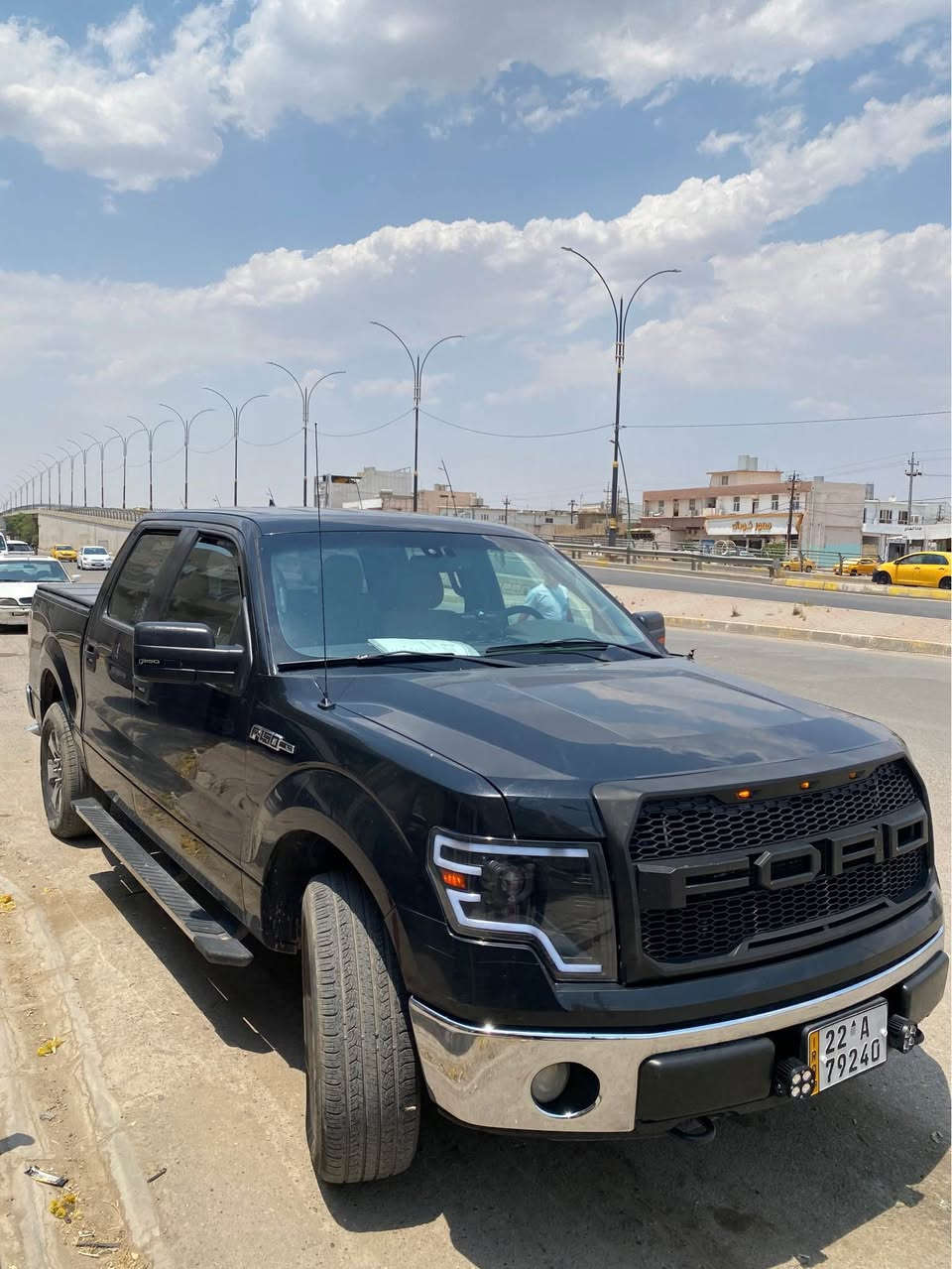فورد F150محرك 8سلندر سنويه وهزه ورقم كلها جديد بي جم ملاحظات بسيطه بدون صبغ بدون حادث مراوسه مع جيب لاريدو 
للاستفسار *********** كركوك, العراق
