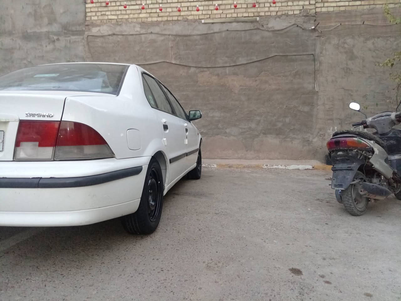 السلام عليكم شباب للبيع سمند خصوصي موديل ٢٠١١ رقم بغداد انكليزي باسمي هزه جديدة سياره نضيفه بدون حادث وبدون تبديل فقط البنيد مفتوح على الجامه ومصبوغ وهللات الاماميه بيهن صبغ والباقي بلادي مكينه وكير جديد صدر أمامي خلفي جديد تخم تاير جديد تبريد شغال بدون نقوصات السعر المطلوب ٤٦ ورقه وبي مجال للاتصال *********** ابو احمد وشكرا لكم مكاني بغداد بيع فقط
